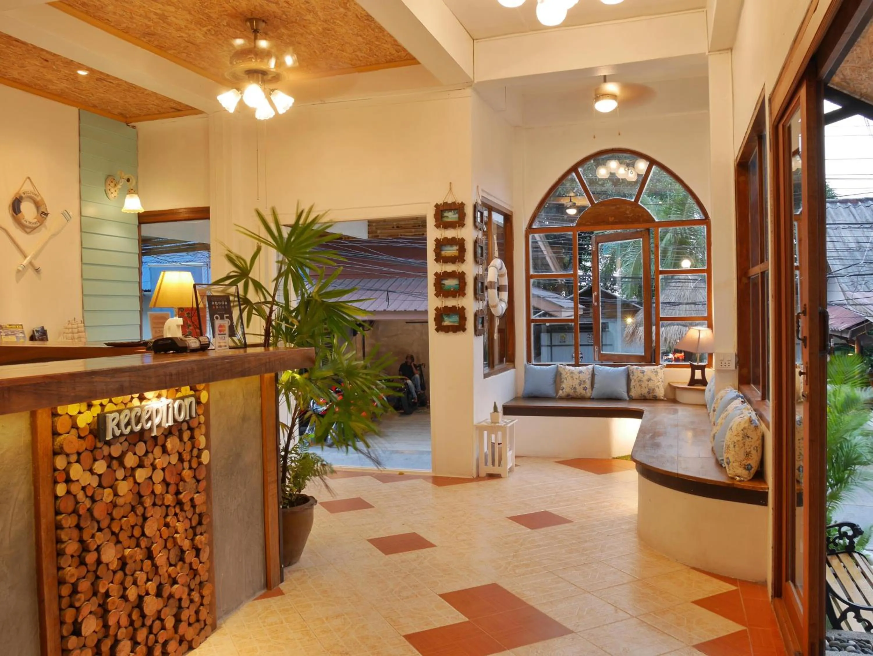 Lobby or reception in DD Hut Koh Tao