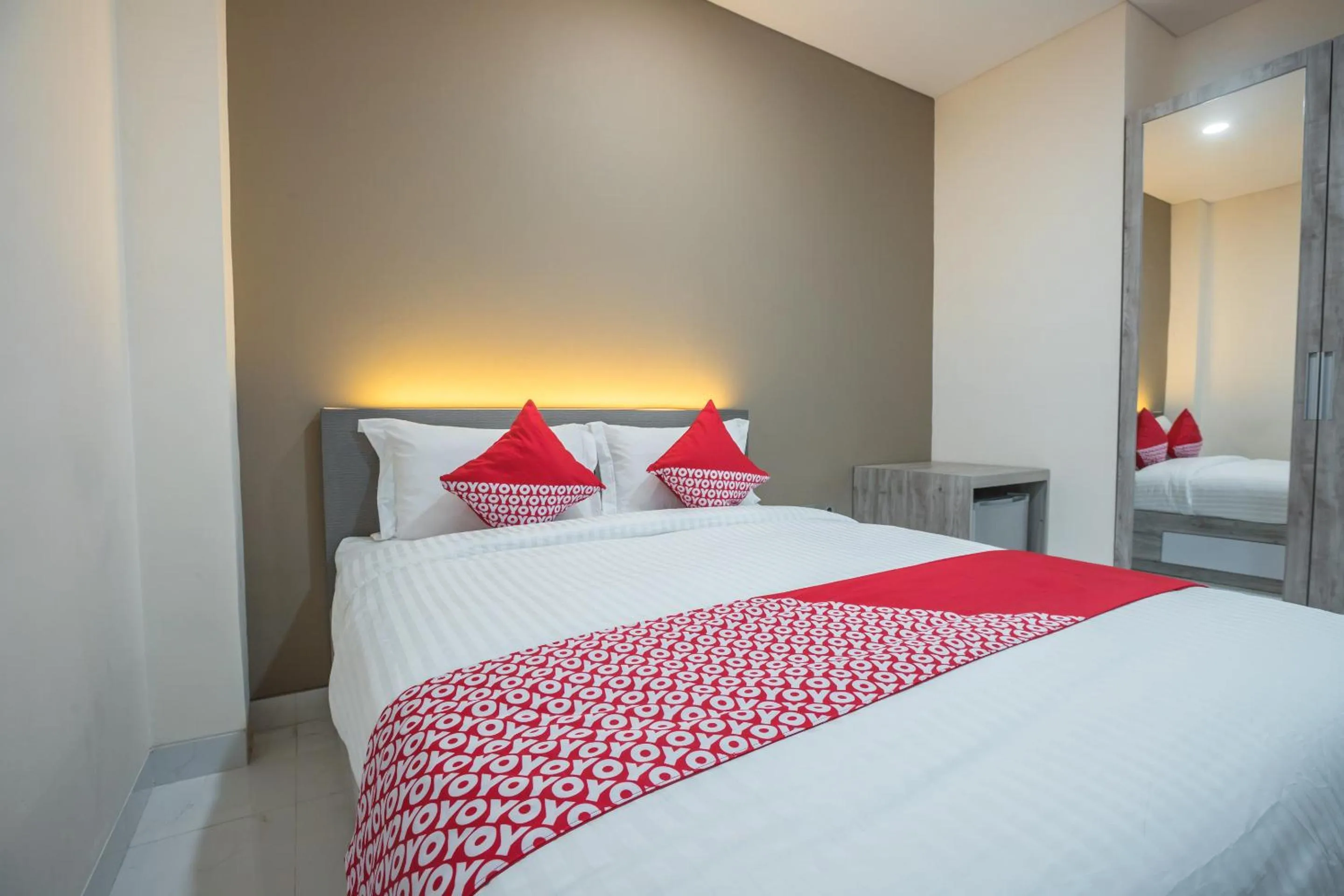 Bedroom, Bed in Super OYO 1487 Residence Khoe