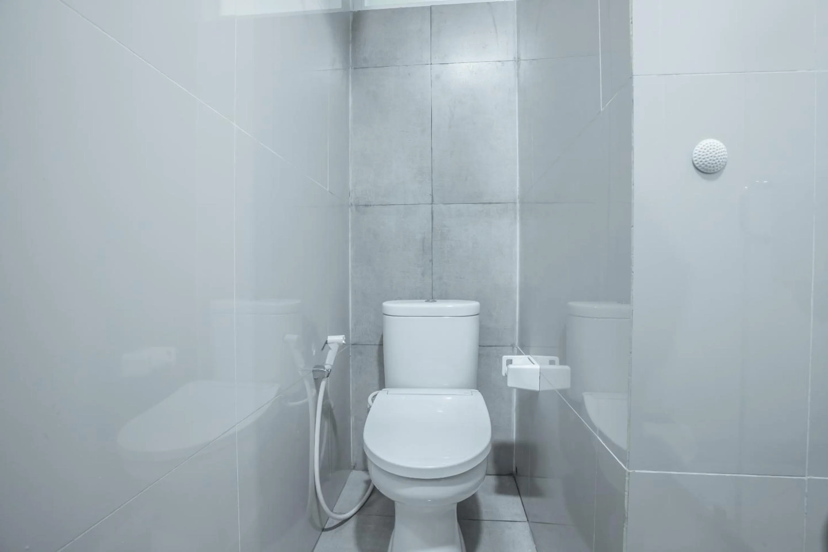 Bathroom in Super OYO 1487 Residence Khoe