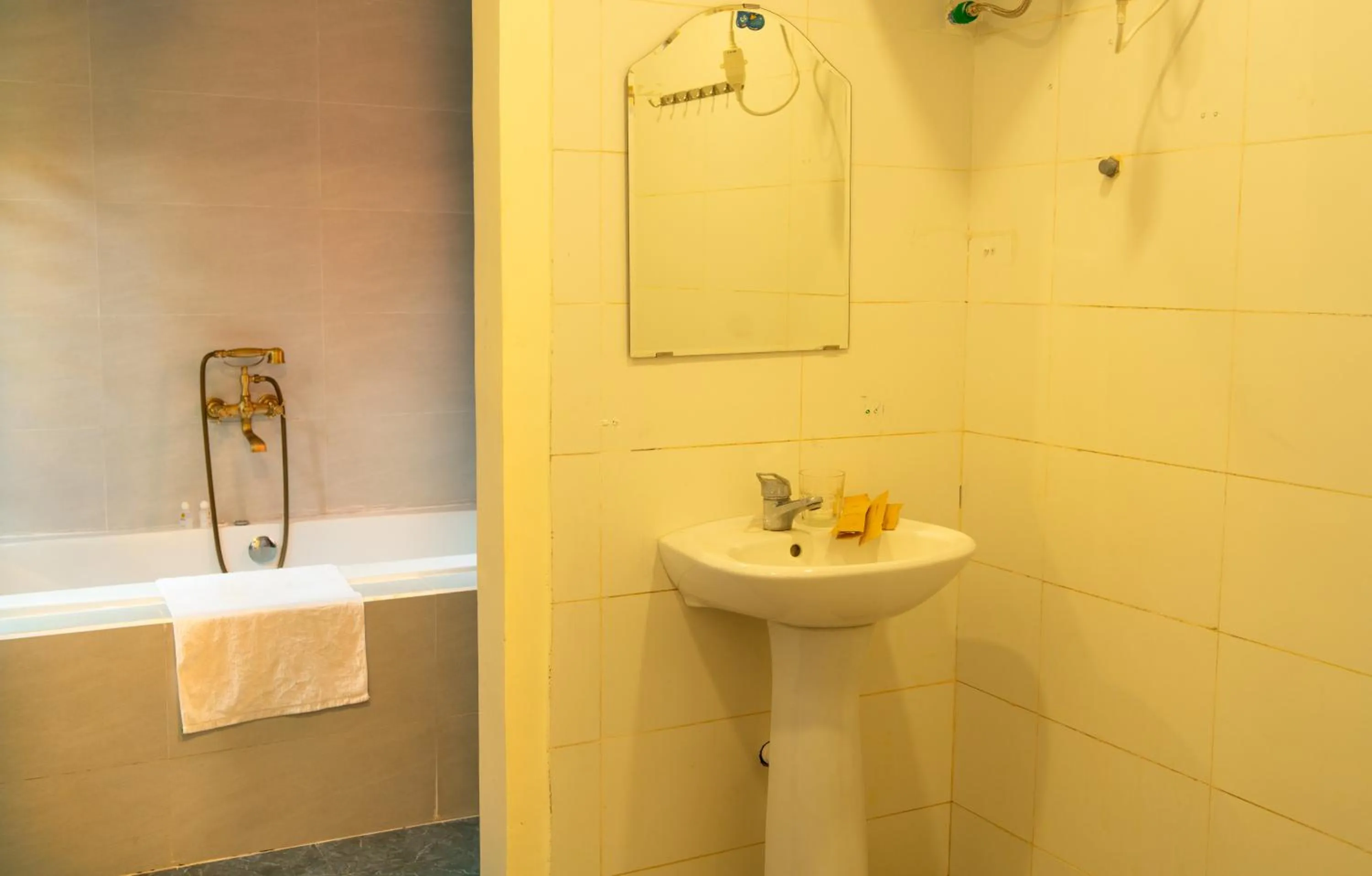 Bath in Ivory Falls Villa