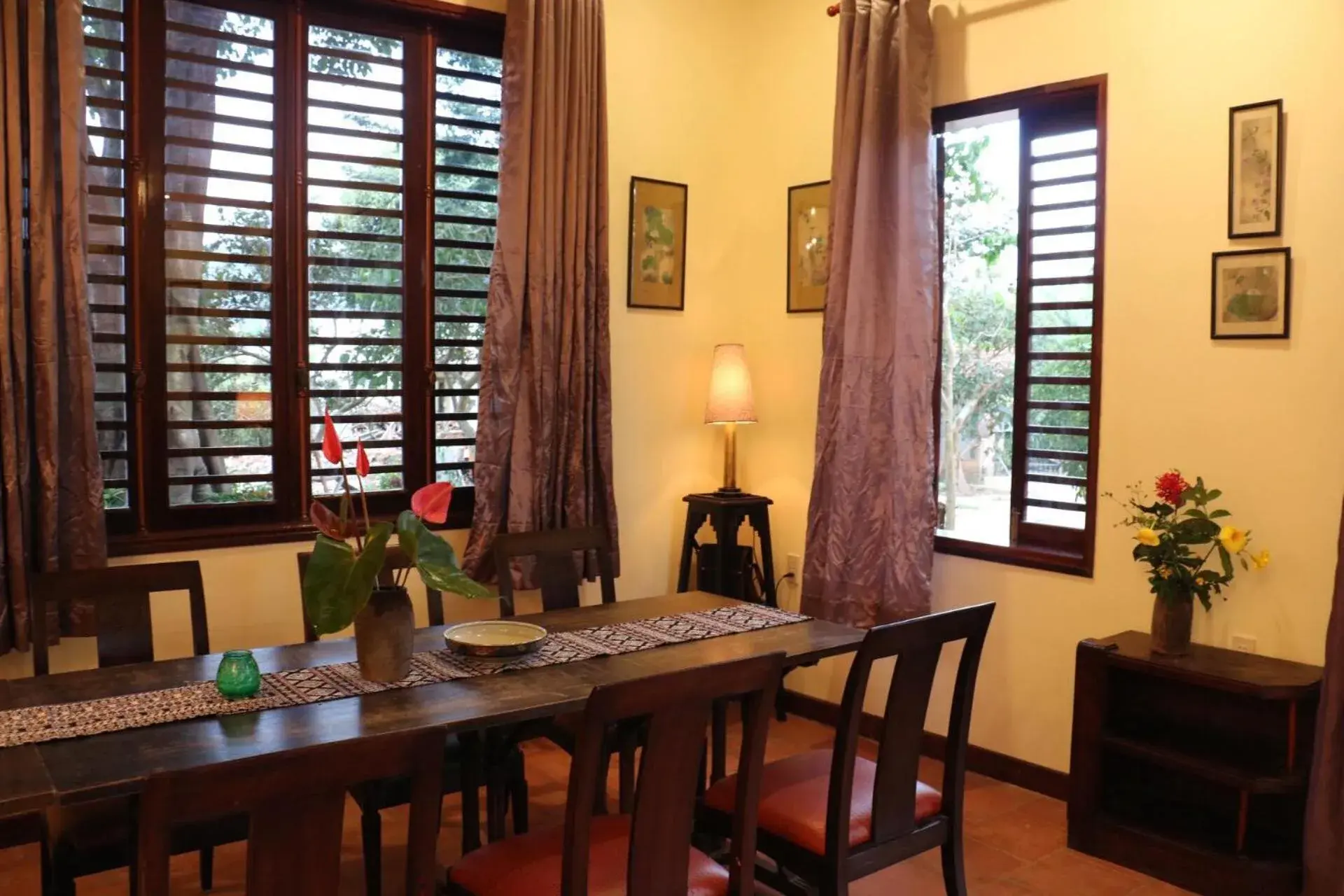 Restaurant/places to eat in Ivory Falls Villa Restaurant/places to eat in Ivory Falls Villa