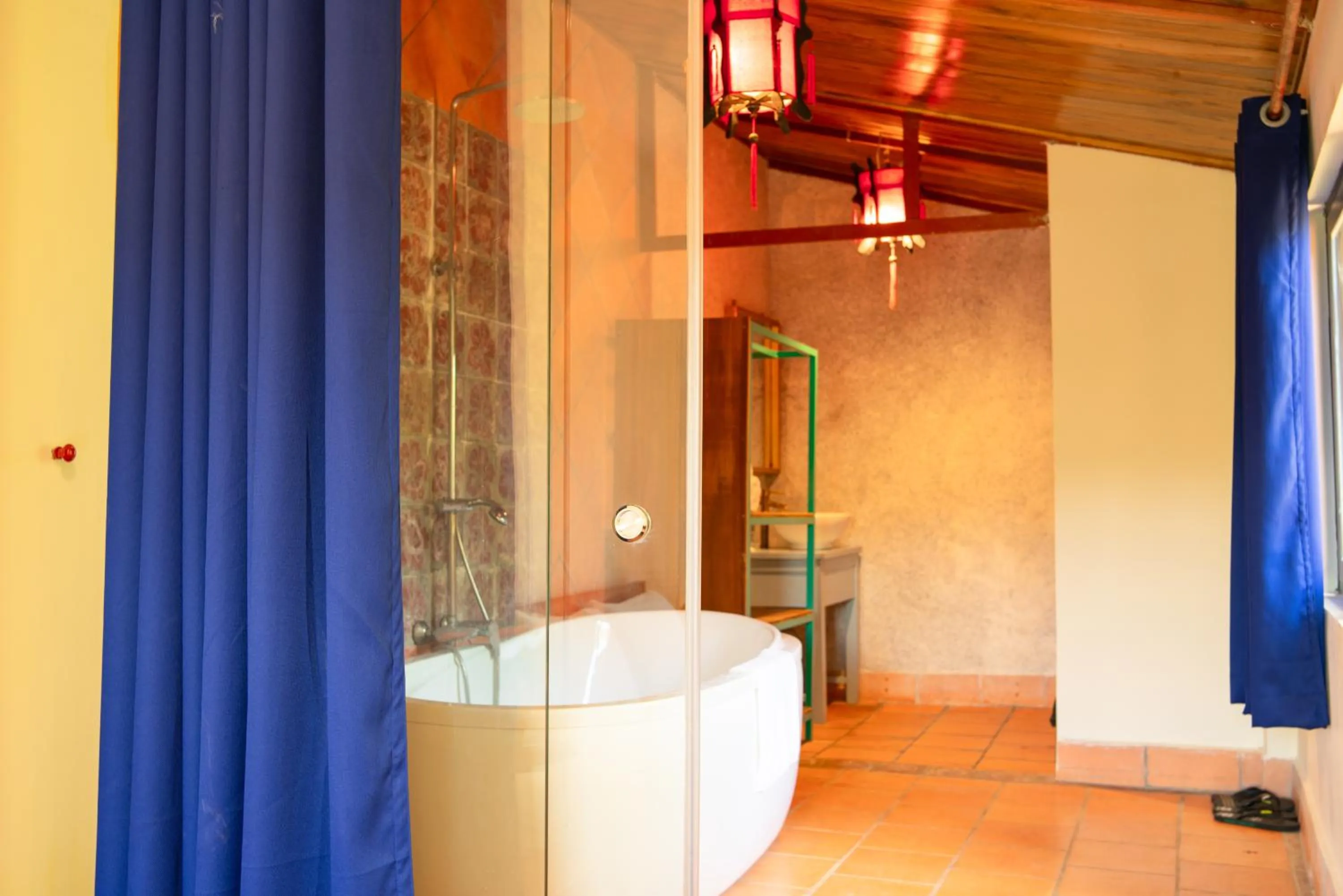 Bath in Ivory Falls Villa