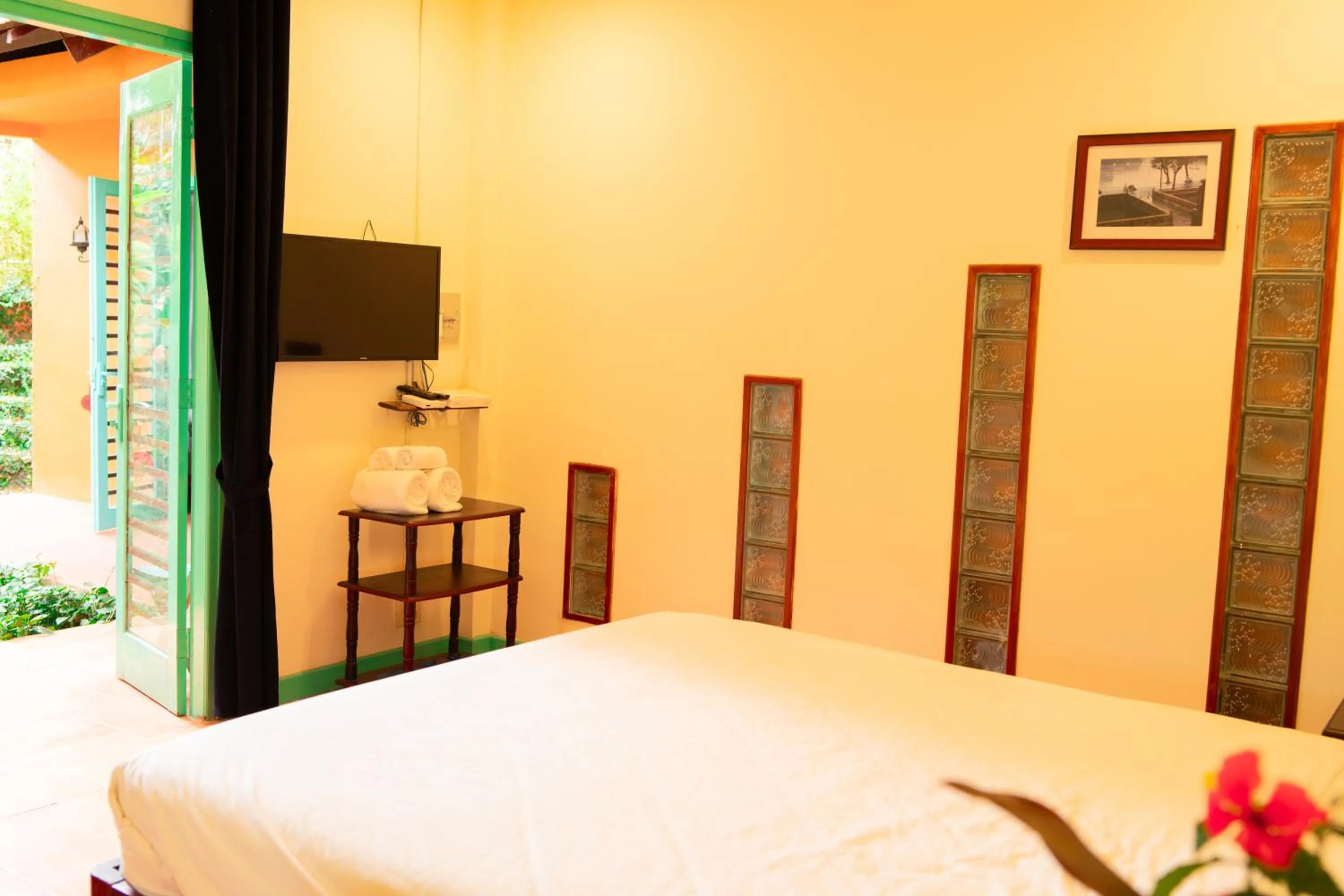 Bedroom, Bed in Ivory Falls Villa