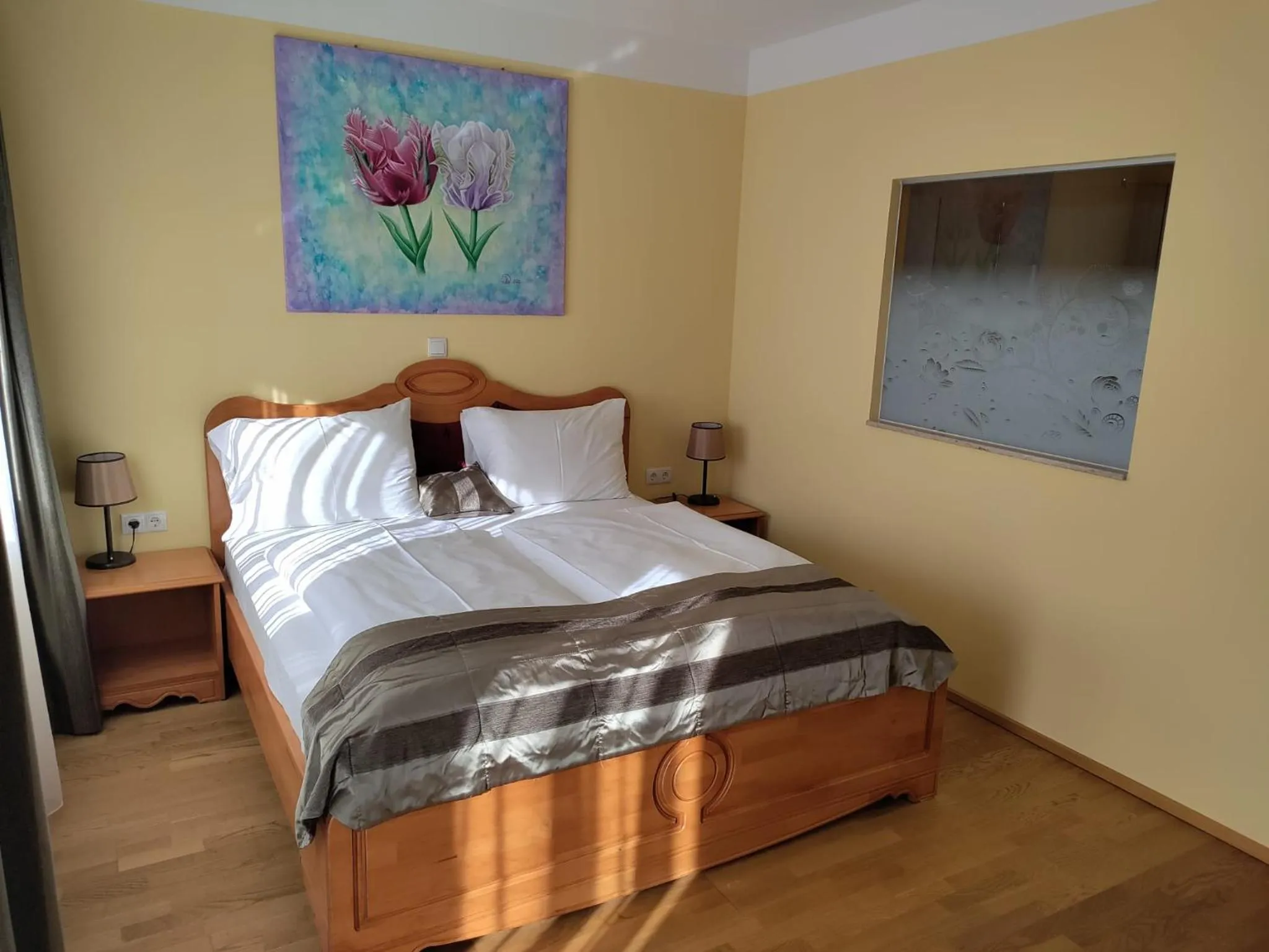 Bed in VULKAN Residenz Hotel I Self Check-in