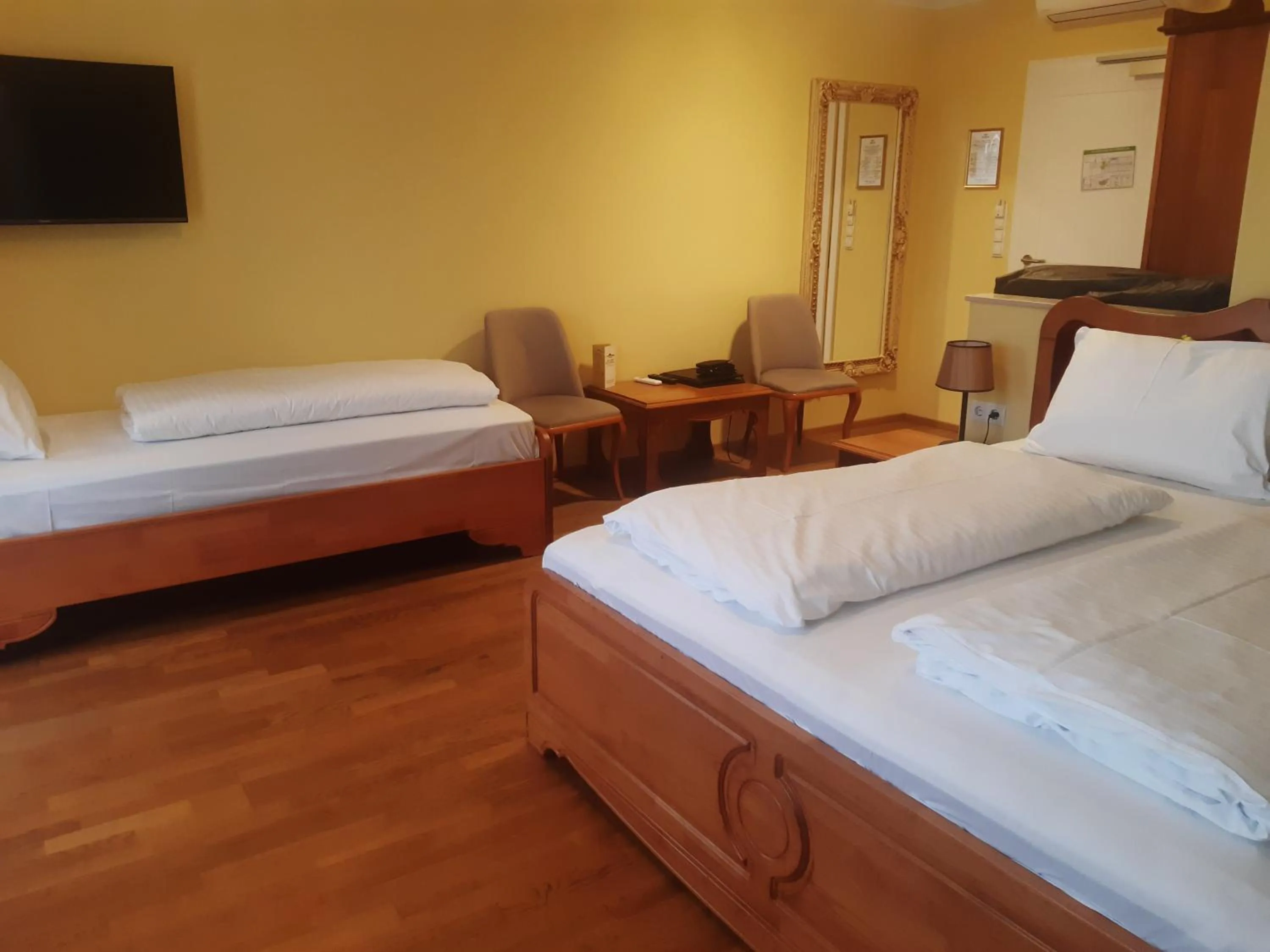 Bed in VULKAN Residenz Hotel I Self Check-in