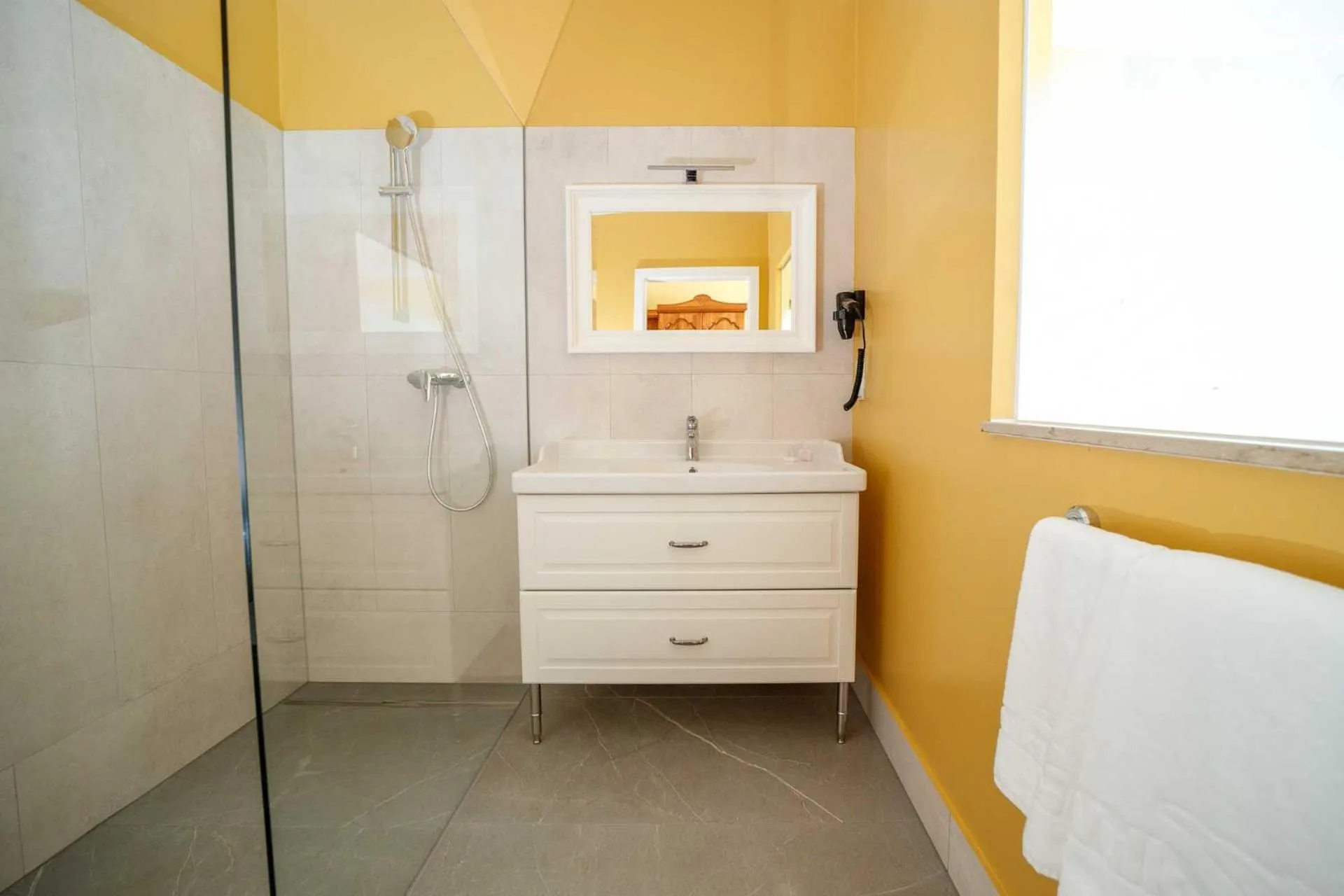 Bed in VULKAN Residenz Hotel I Self Check-in