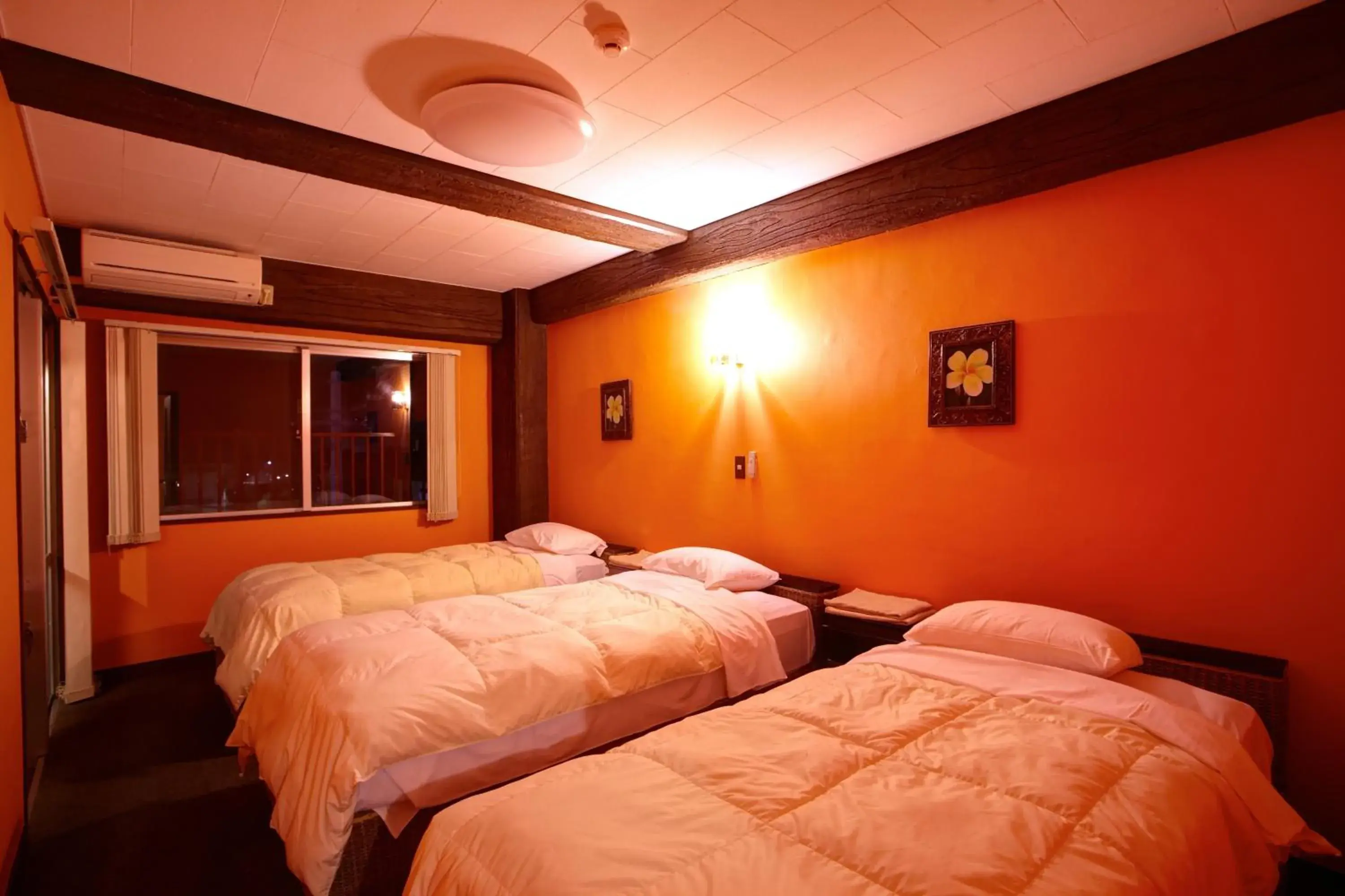 Economy Quadruple Room - Smoking in Royal Hotel Economy Quadruple Room - Smoking in Royal Hotel