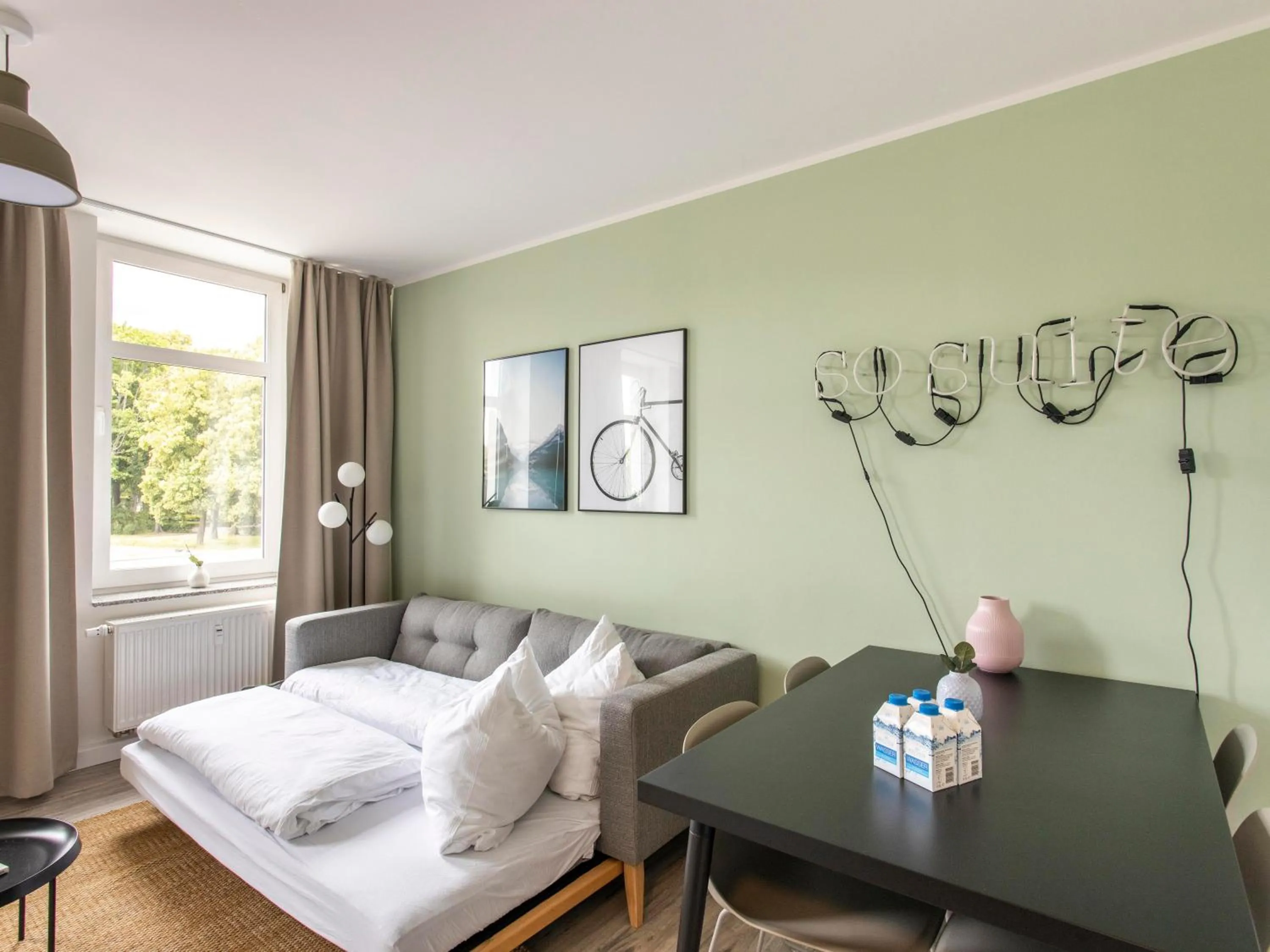 Living room, Bed in Limehome Chemnitz Hartmannstraße