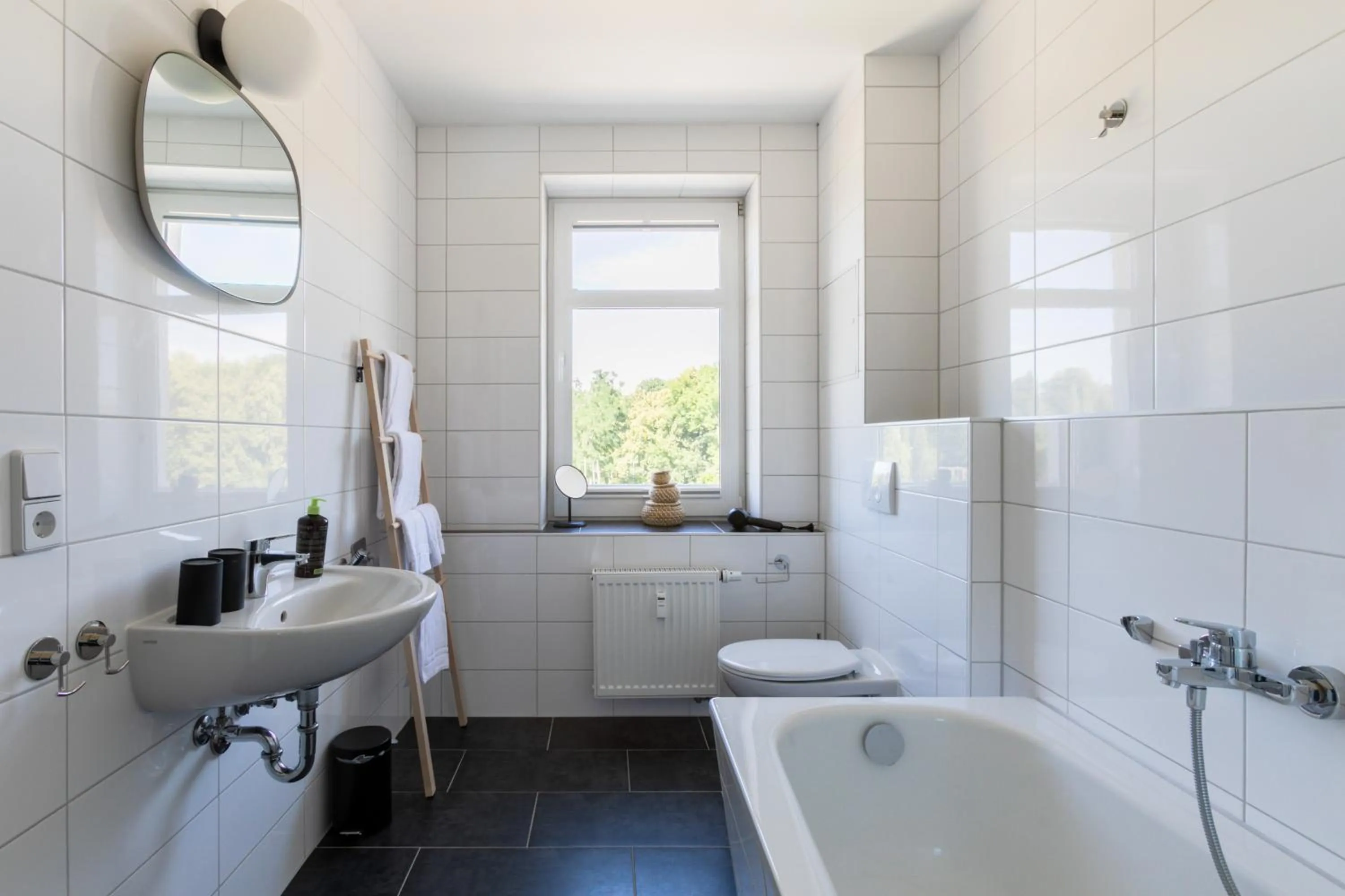 Bathroom in Limehome Chemnitz Hartmannstraße