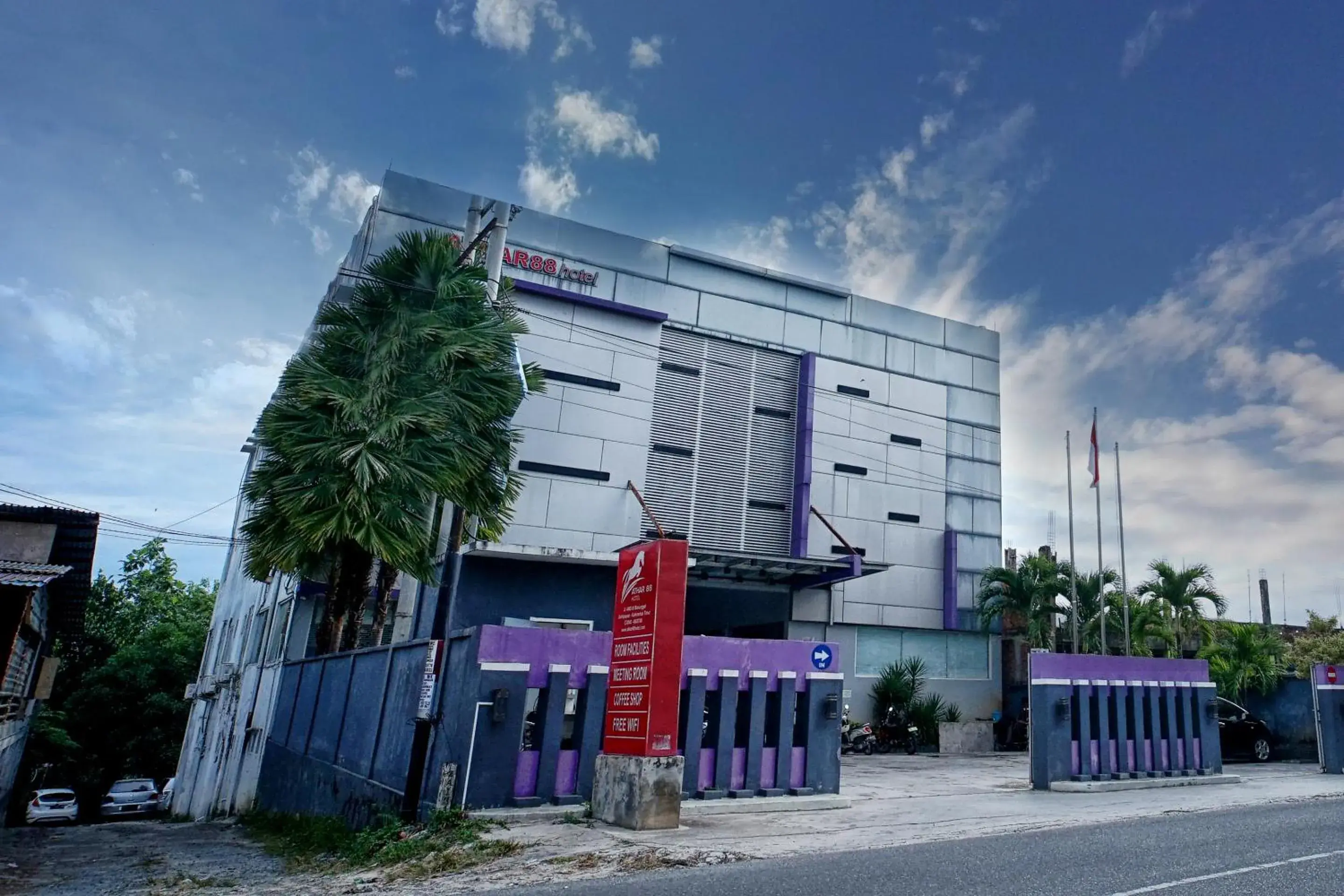 Facade/entrance in OYO 1477 Athar 88 Hotel Facade/entrance in OYO 1477 Athar 88 Hotel