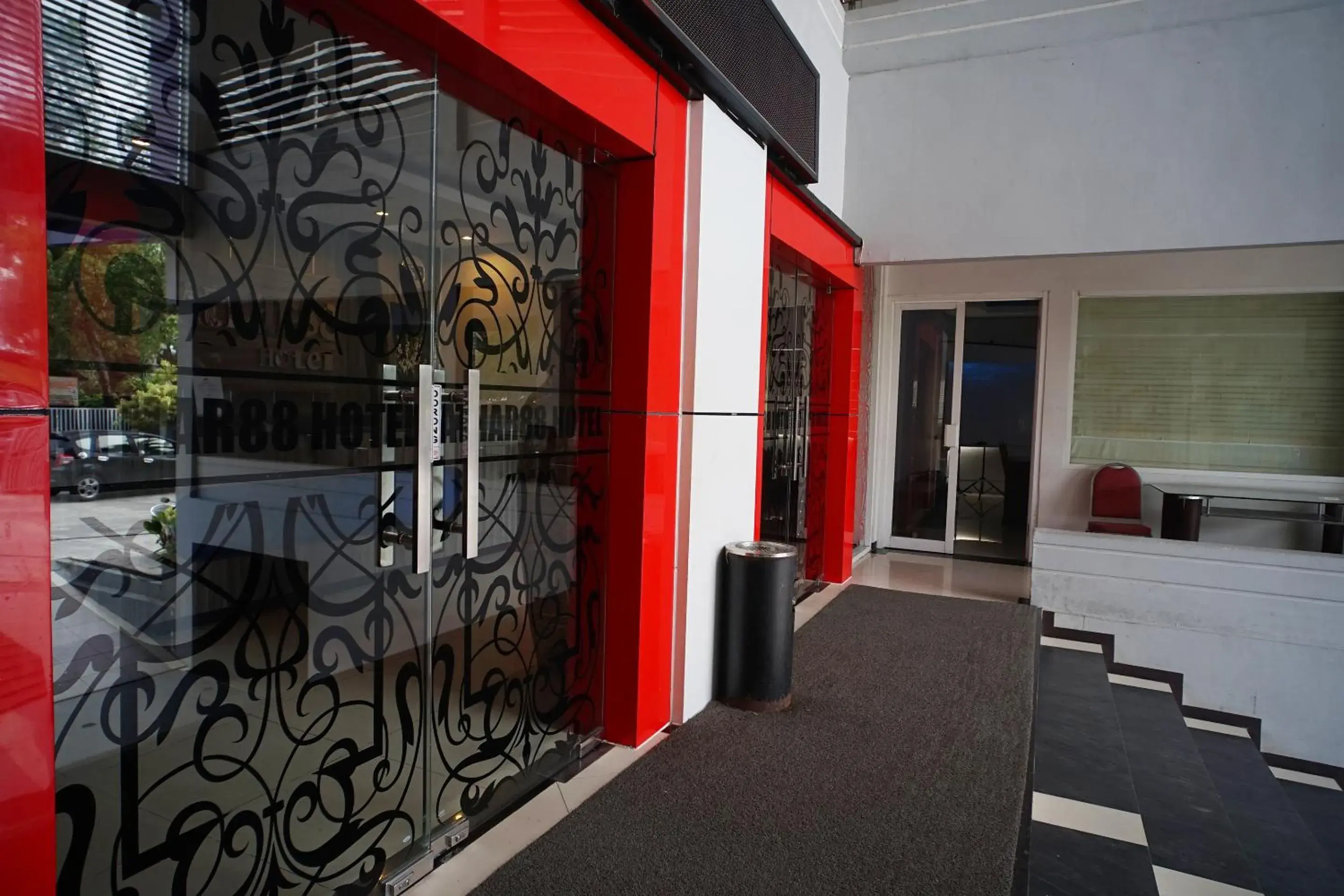 Facade/entrance in OYO 1477 Athar 88 Hotel Facade/entrance in OYO 1477 Athar 88 Hotel