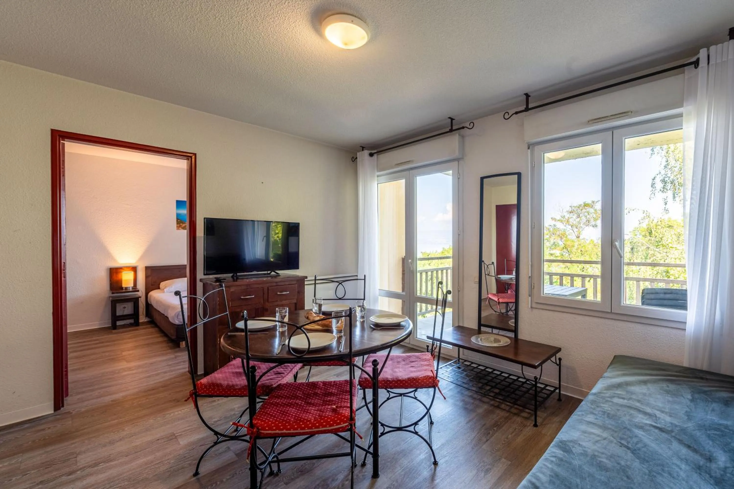 Living room in Zenitude Evian Les Terrasses du Lac, an Ascend Collection Hotel