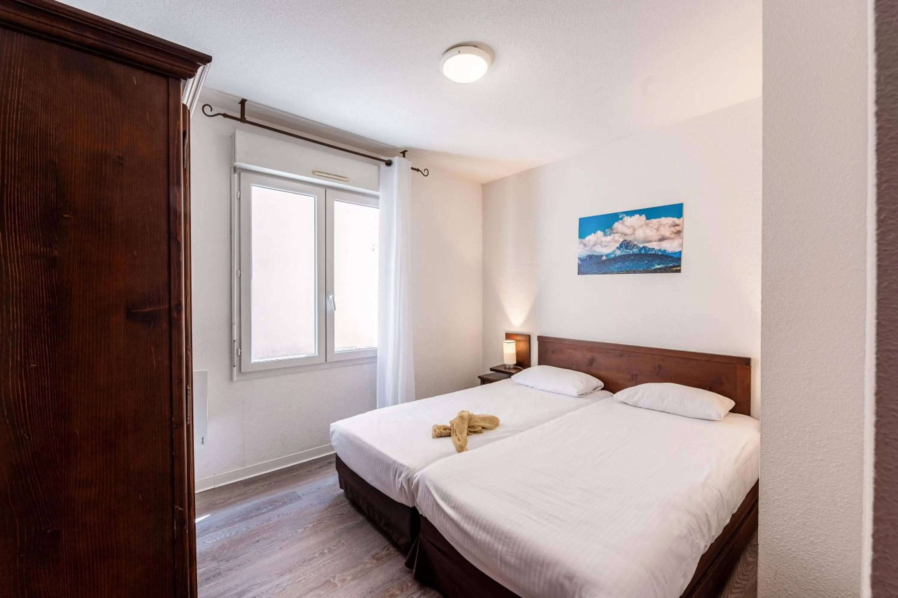 Bed in Zenitude Evian Les Terrasses du Lac, an Ascend Collection Hotel