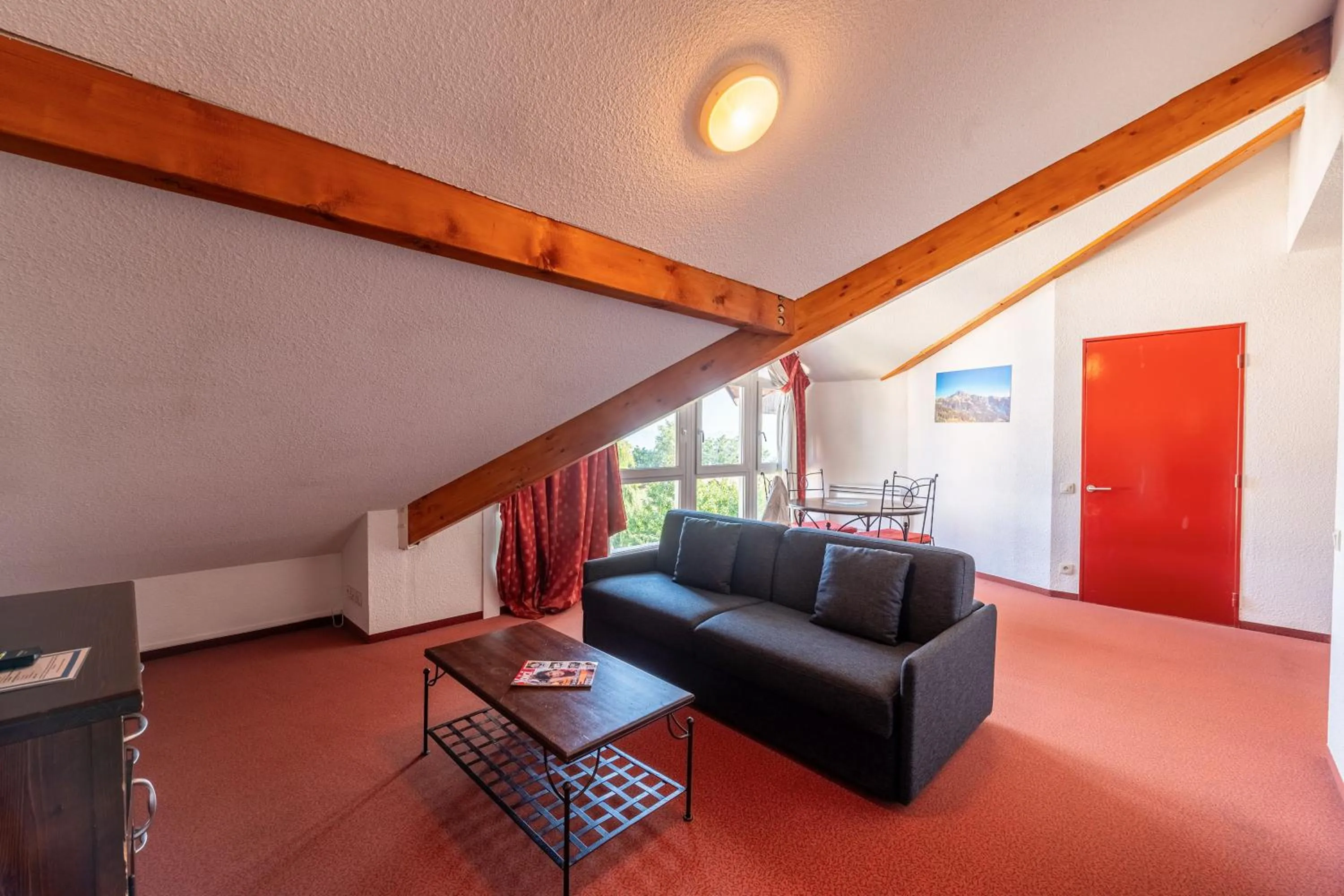 Living room in Zenitude Evian Les Terrasses du Lac, an Ascend Collection Hotel