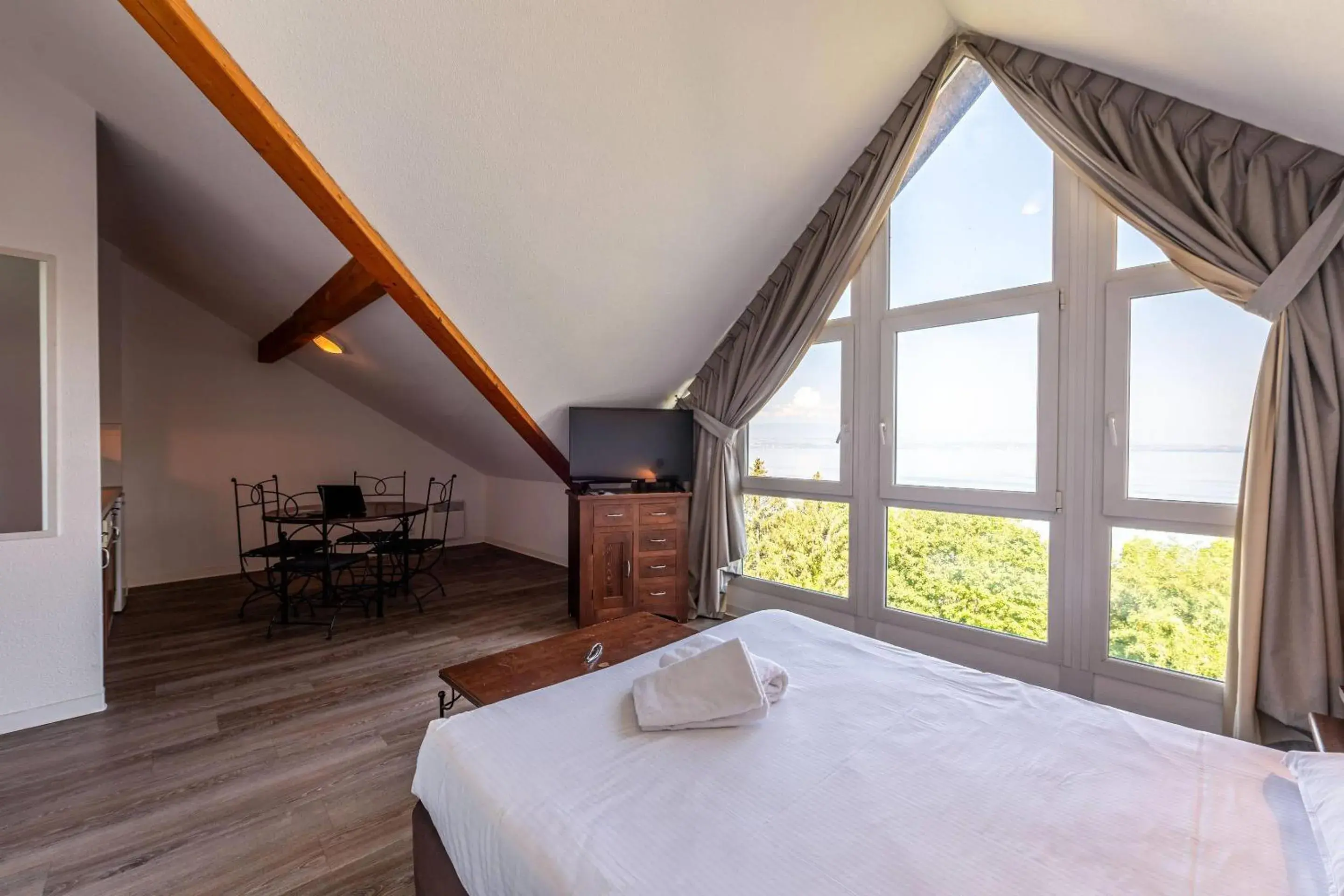 Bedroom, Bed in Zenitude Evian Les Terrasses du Lac, an Ascend Collection Hotel Bedroom, Bed in Zenitude Evian Les Terrasses du Lac, an Ascend Collection Hotel