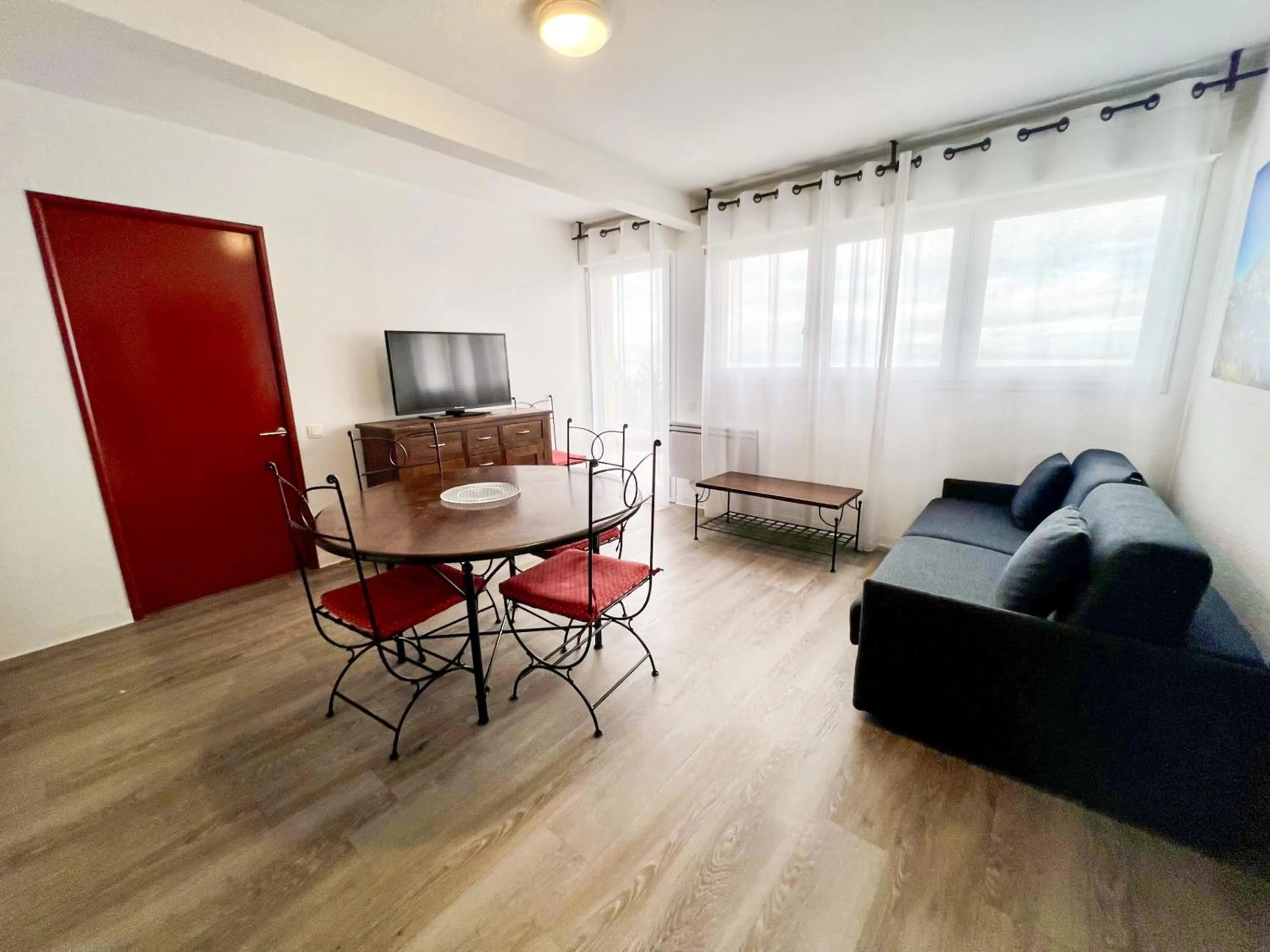 Living room in Zenitude Evian Les Terrasses du Lac, an Ascend Collection Hotel