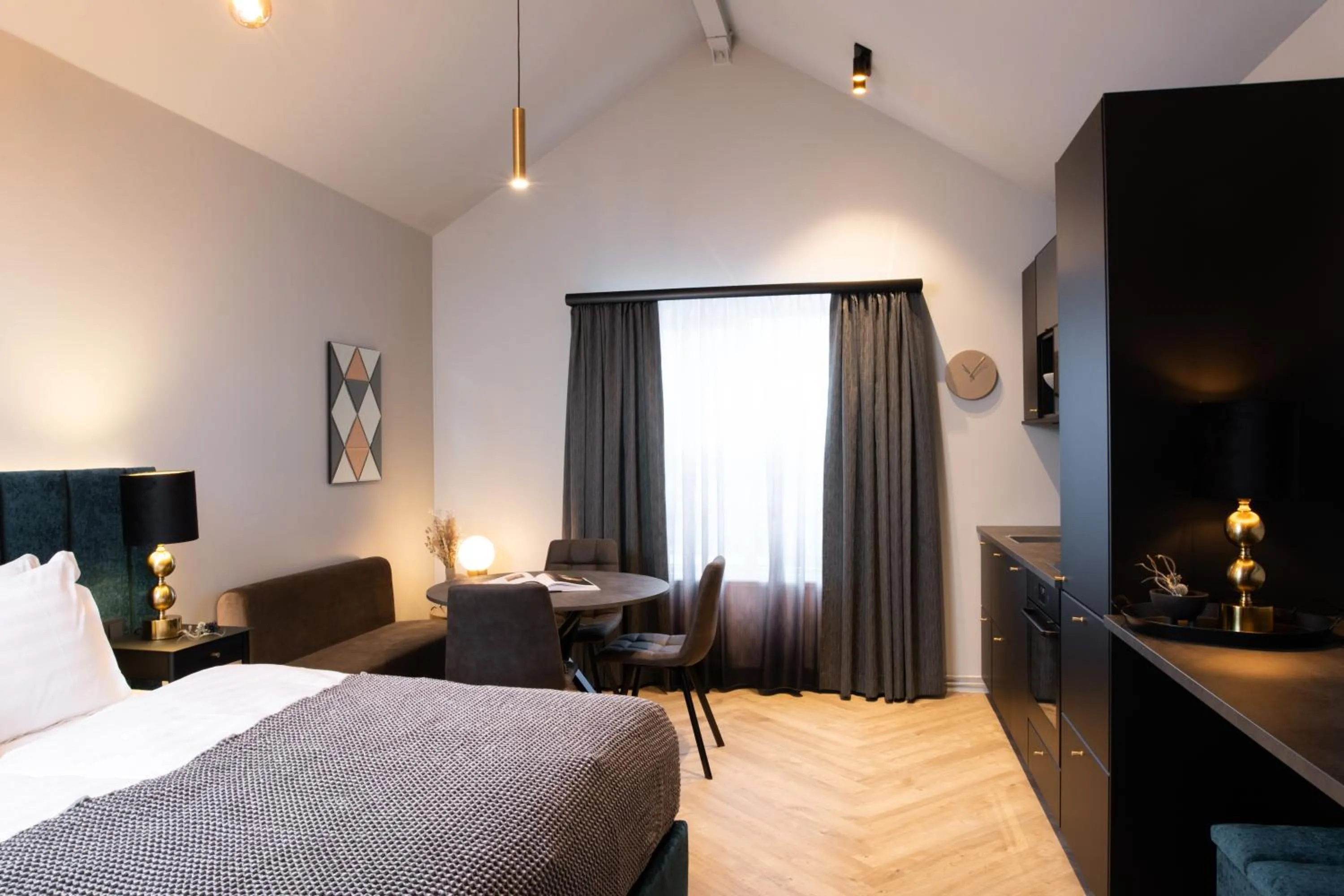 Bed in Backyard Apartments by Heimaleiga