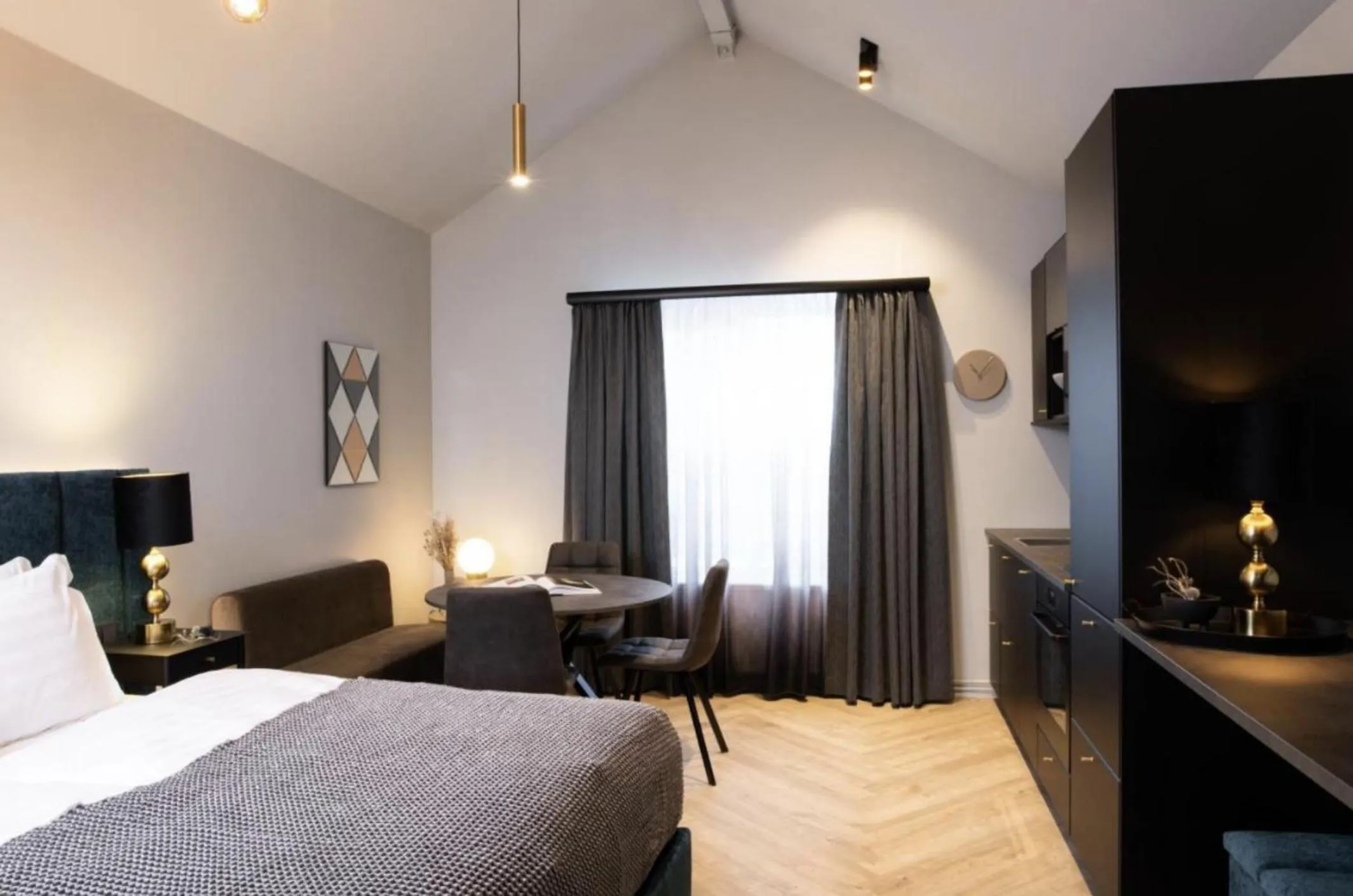 Bed in Backyard Apartments by Heimaleiga