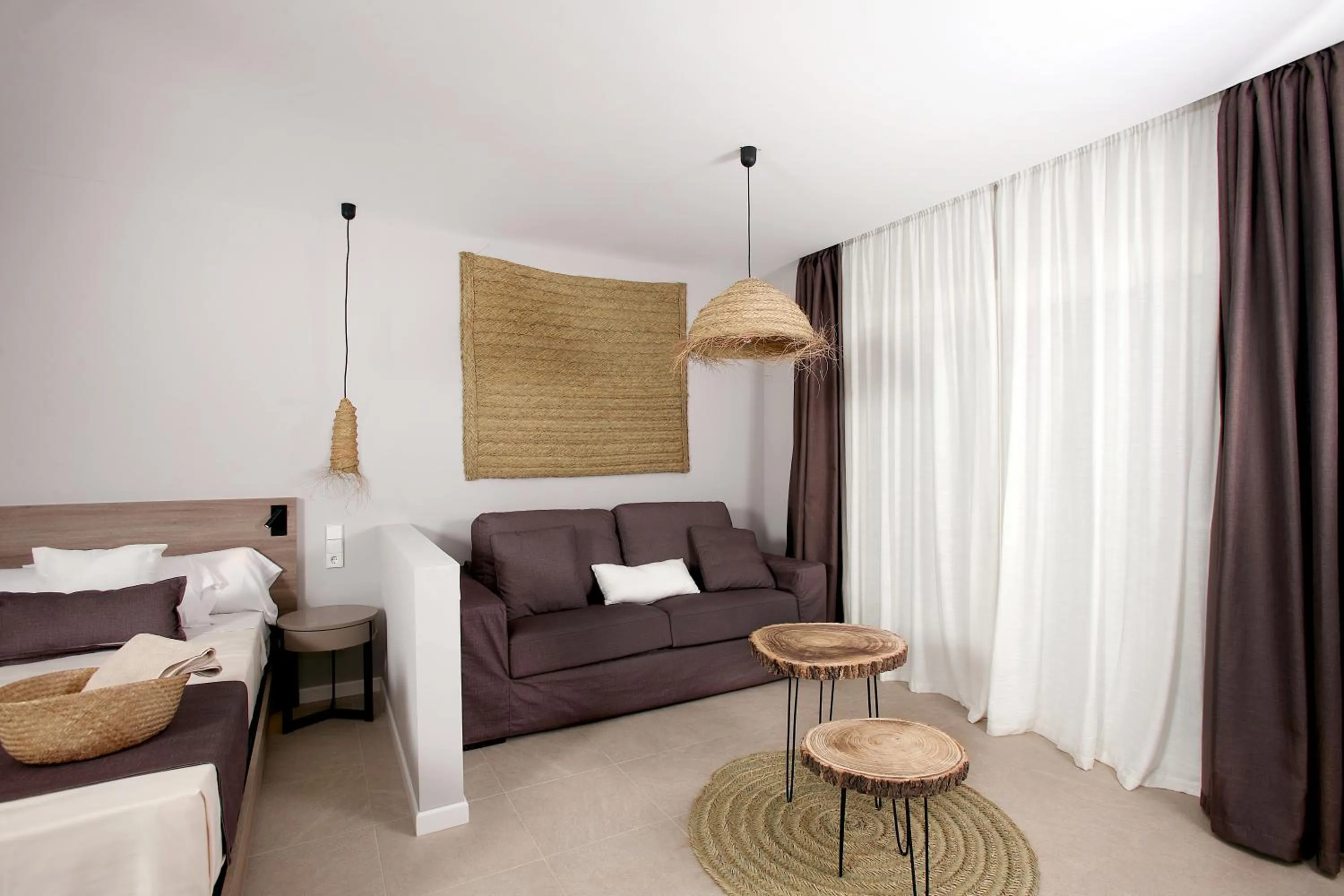 Living room, Bed in Eques Petit Resort