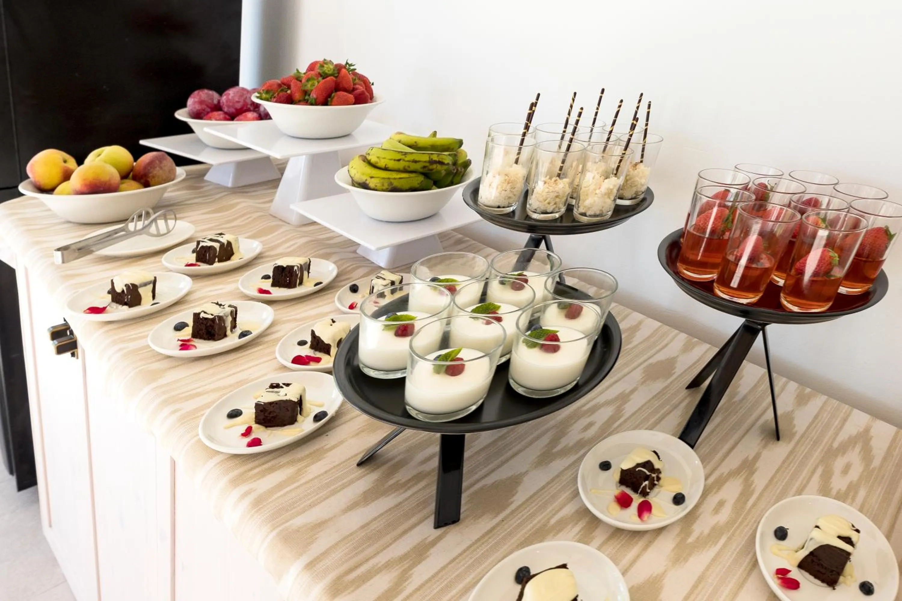 Food and drinks in Eques Petit Resort