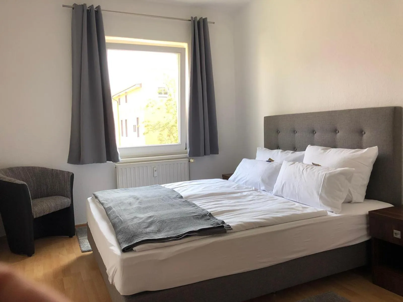 Bed in Viadrina Rooms & Apartments Frankfurt-Oder am Park im Zentrum