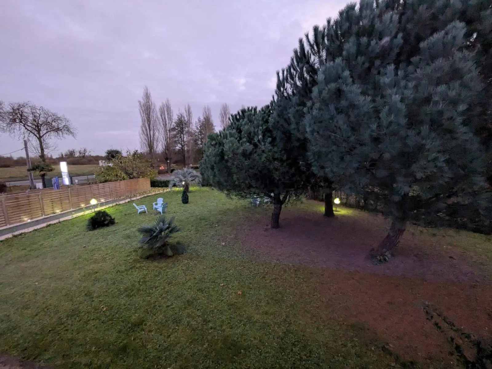 Garden in Hotel Anjou à L'Océane Angers-Le Mans