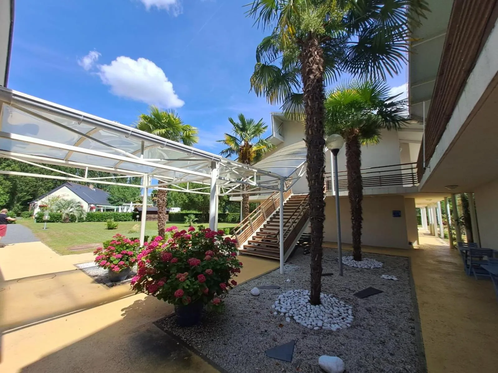 Garden in Hotel Anjou à L'Océane Angers-Le Mans