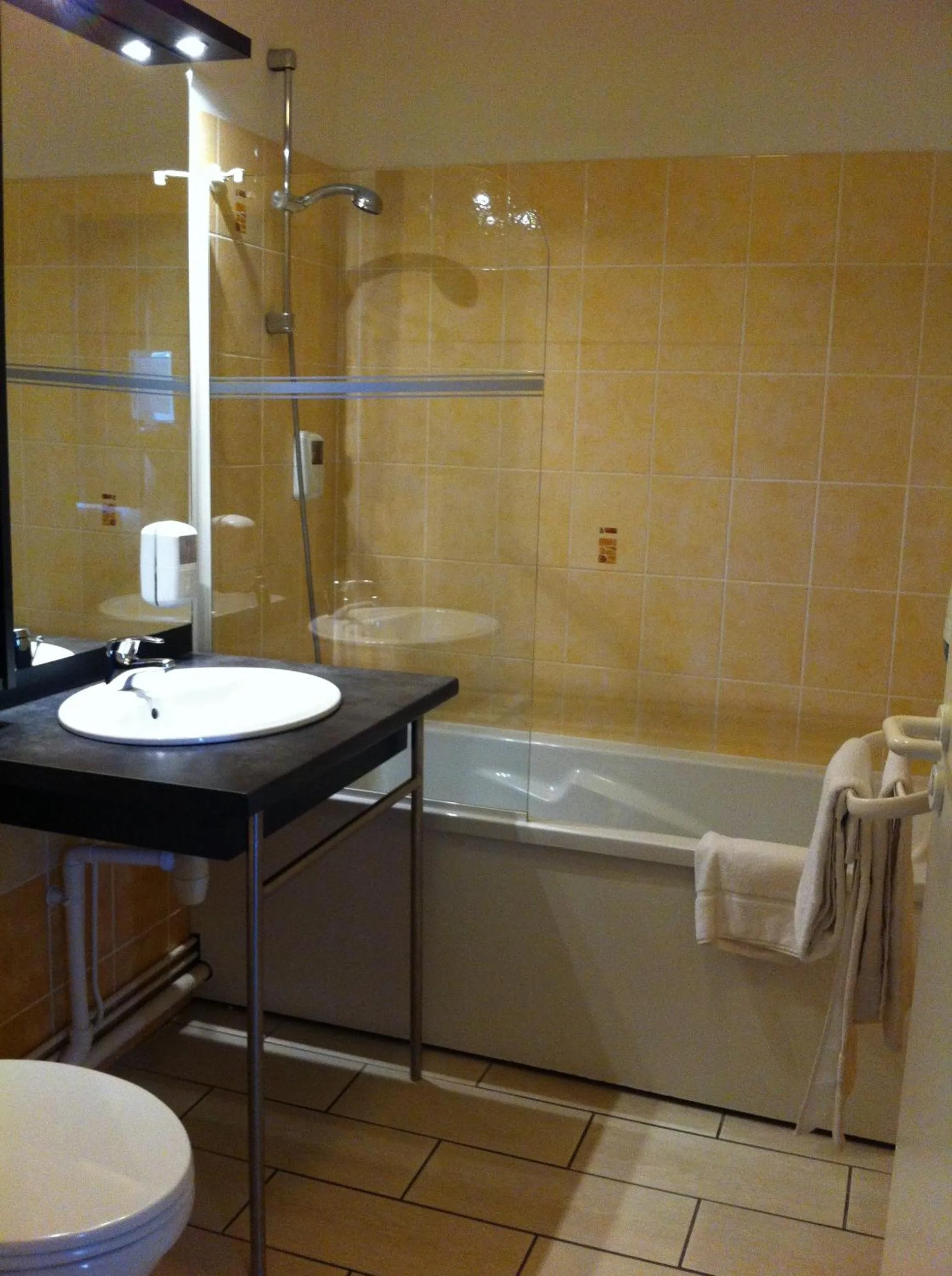 Bed in Hotel Anjou à L'Océane Angers-Le Mans