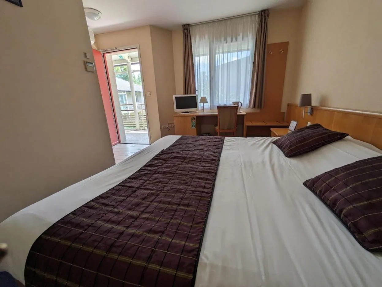 Bed in Hotel Anjou à L'Océane Angers-Le Mans