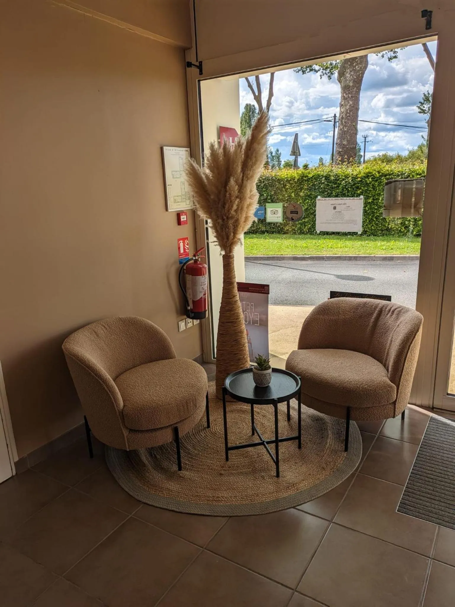 Lobby or reception in Hotel Anjou à L'Océane Angers-Le Mans