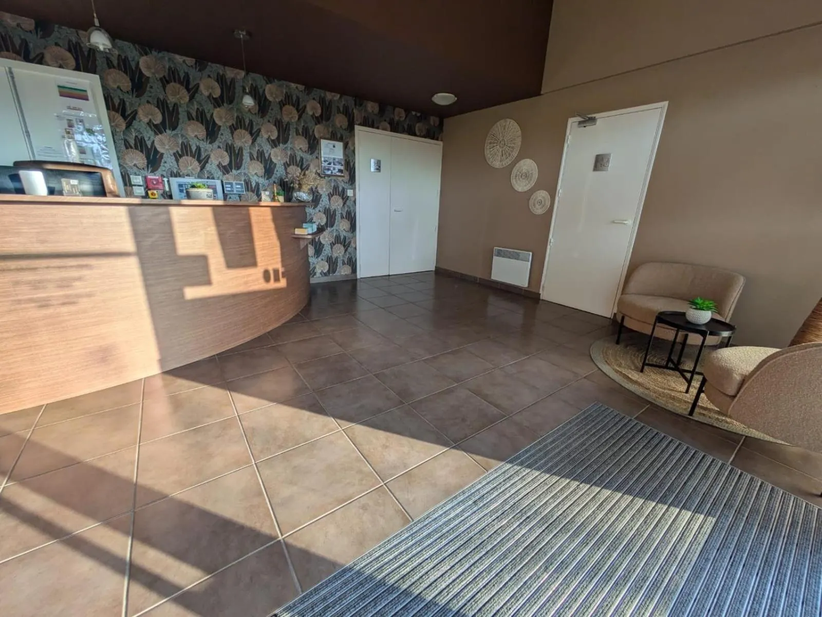 Lobby or reception in Hotel Anjou à L'Océane Angers-Le Mans