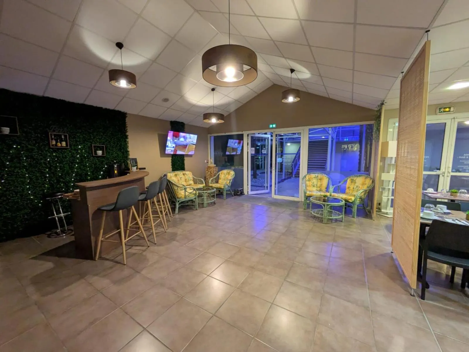 Lounge or bar in Hotel Anjou à L'Océane Angers-Le Mans