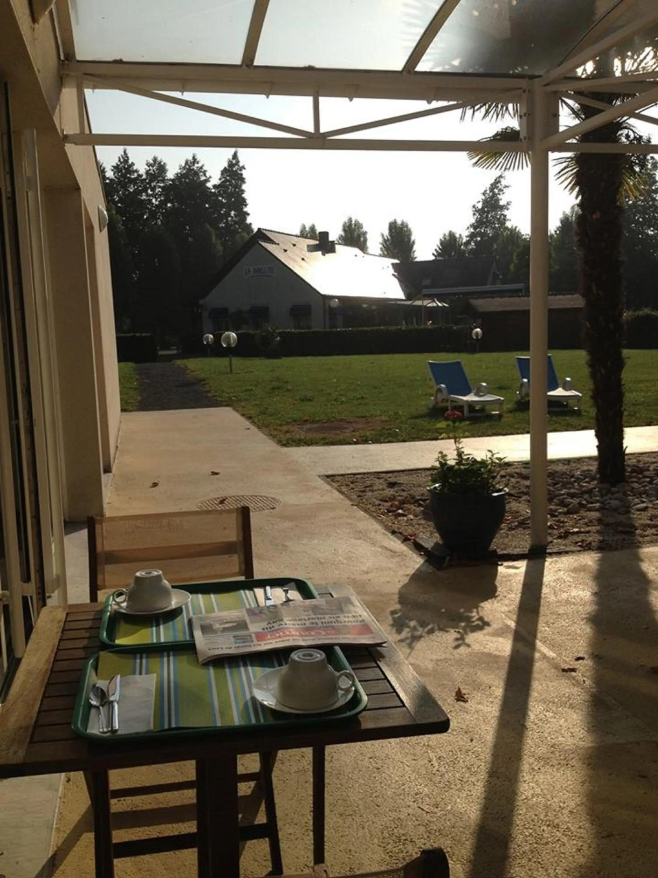 Patio in Hotel Anjou à L'Océane Angers-Le Mans