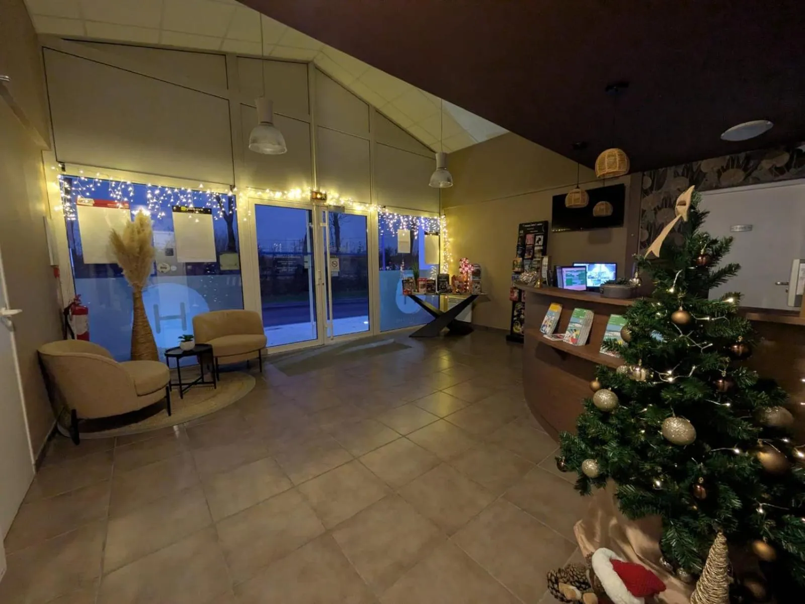 Lobby or reception in Hotel Anjou à L'Océane Angers-Le Mans