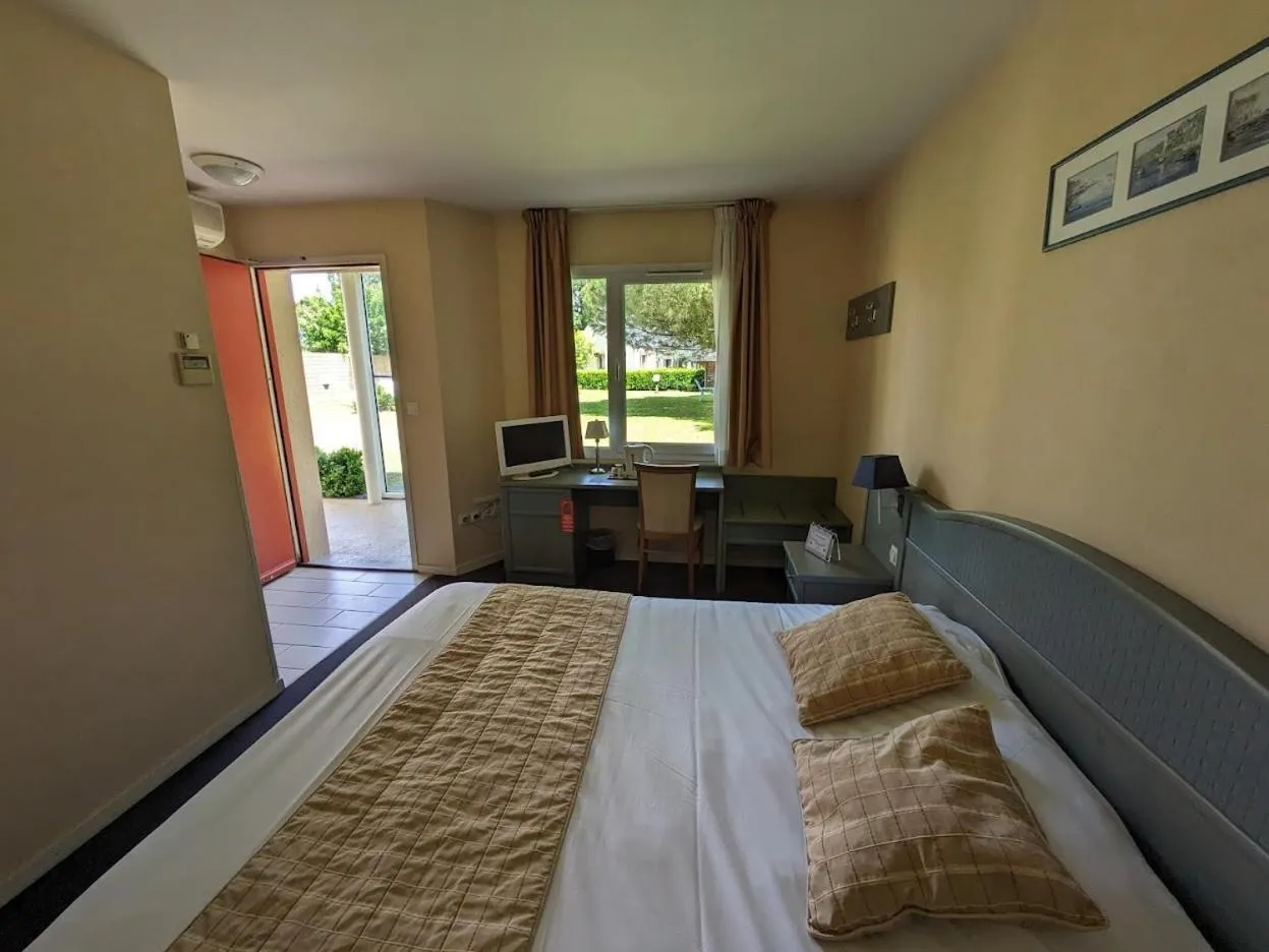 Bedroom, Bed in Hotel Anjou à L'Océane Angers-Le Mans