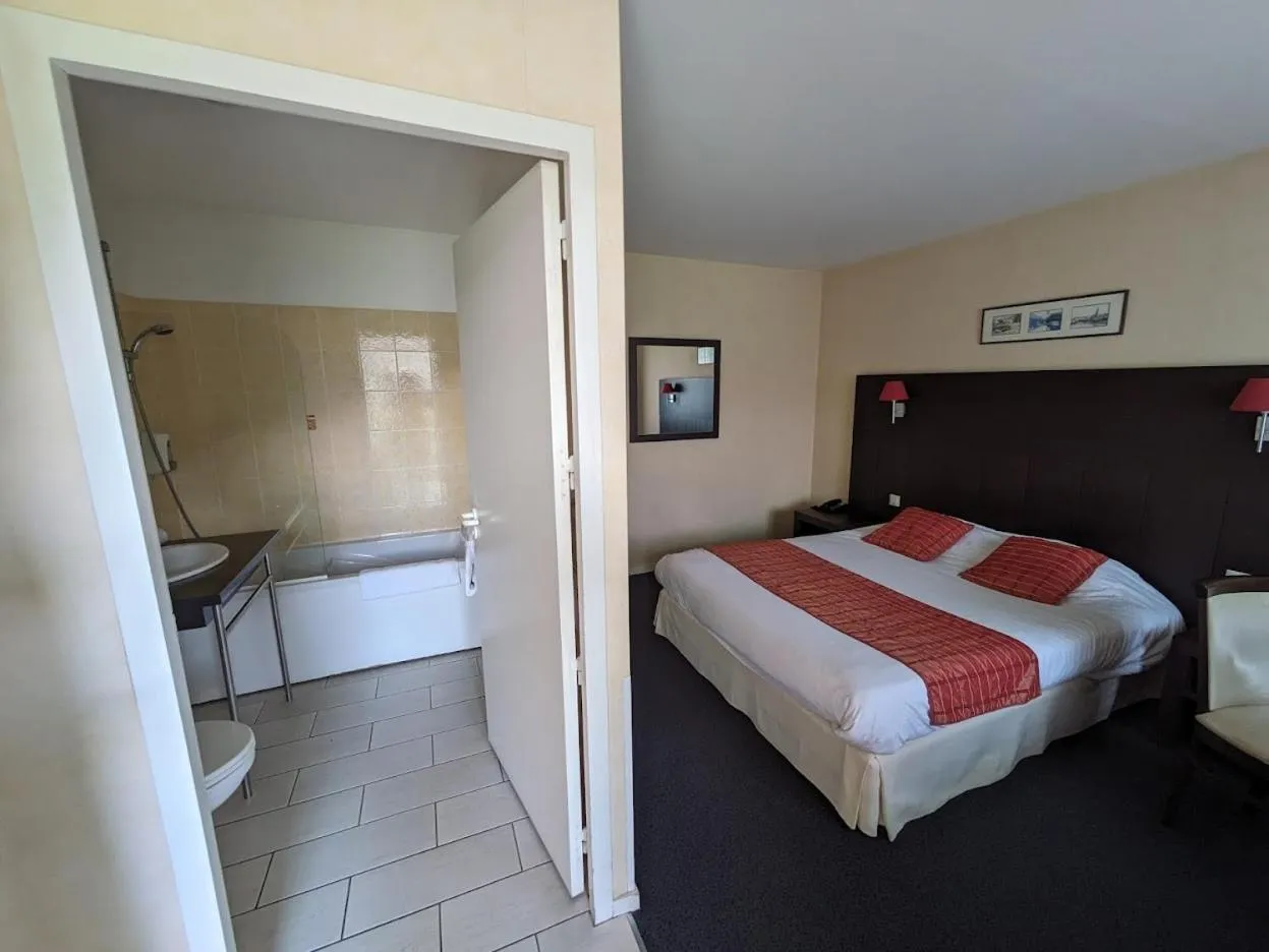 Bed in Hotel Anjou à L'Océane Angers-Le Mans