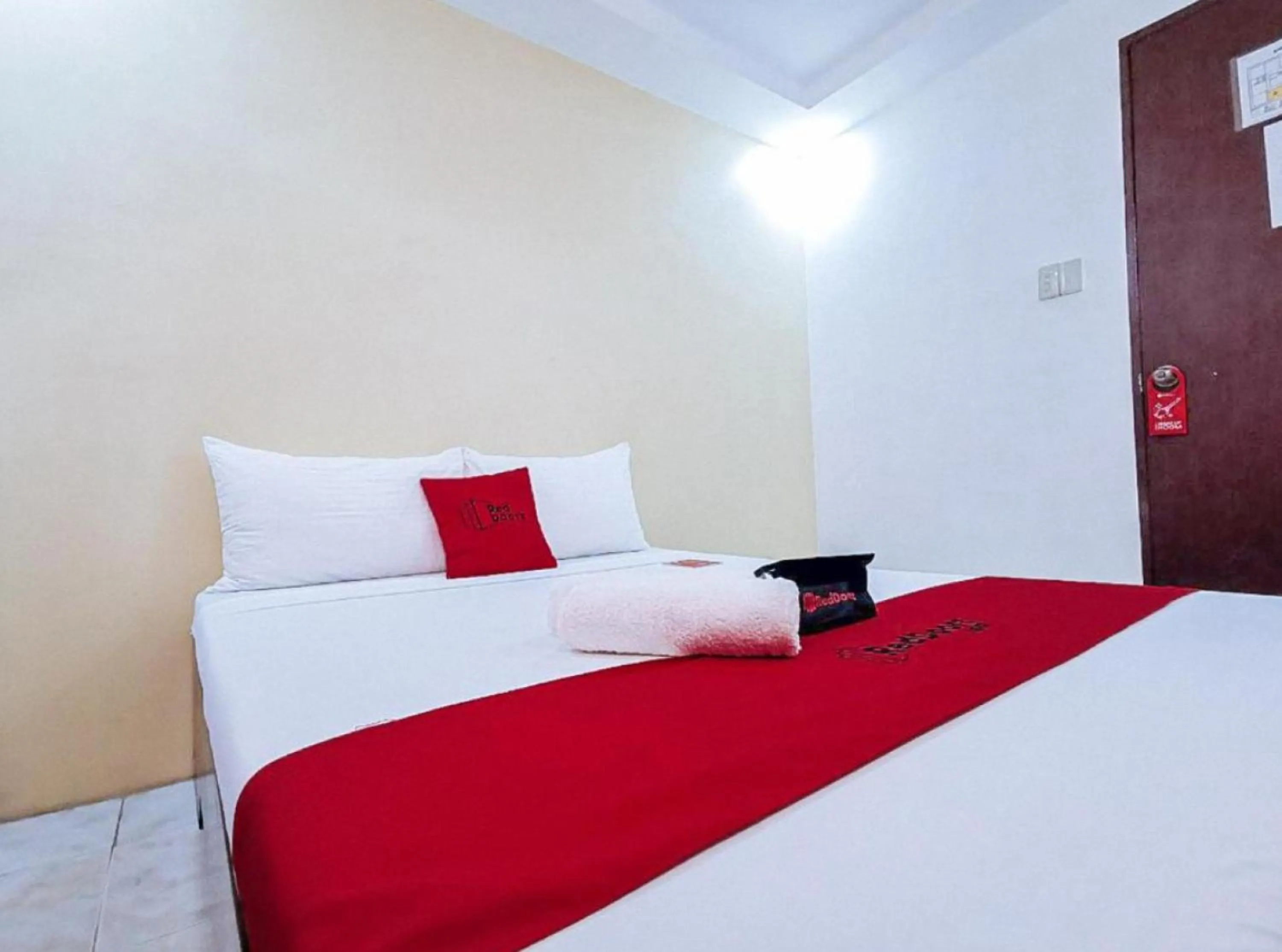 Photo of the whole room, Bed in RedDoorz near Notre Dame of Dadiangas University