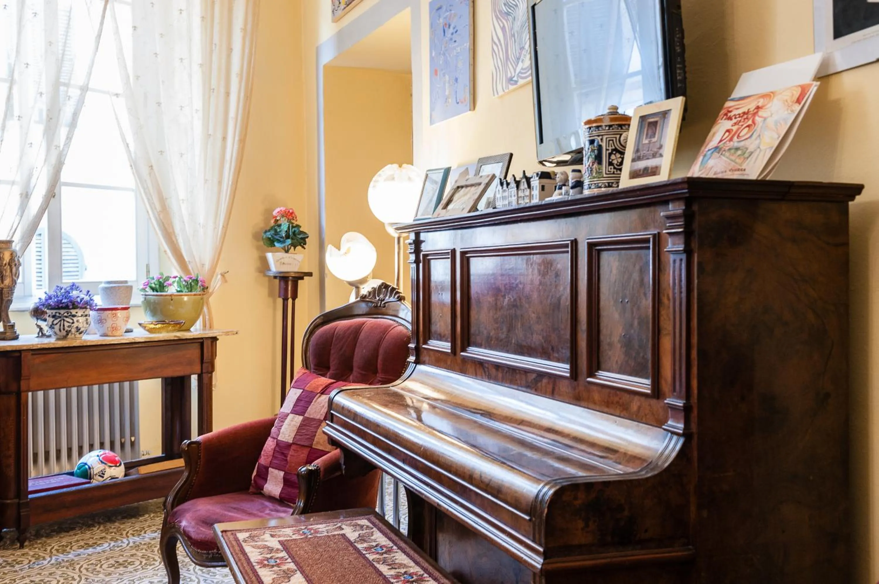 Communal lounge/ TV room in La Gemma Di Elena