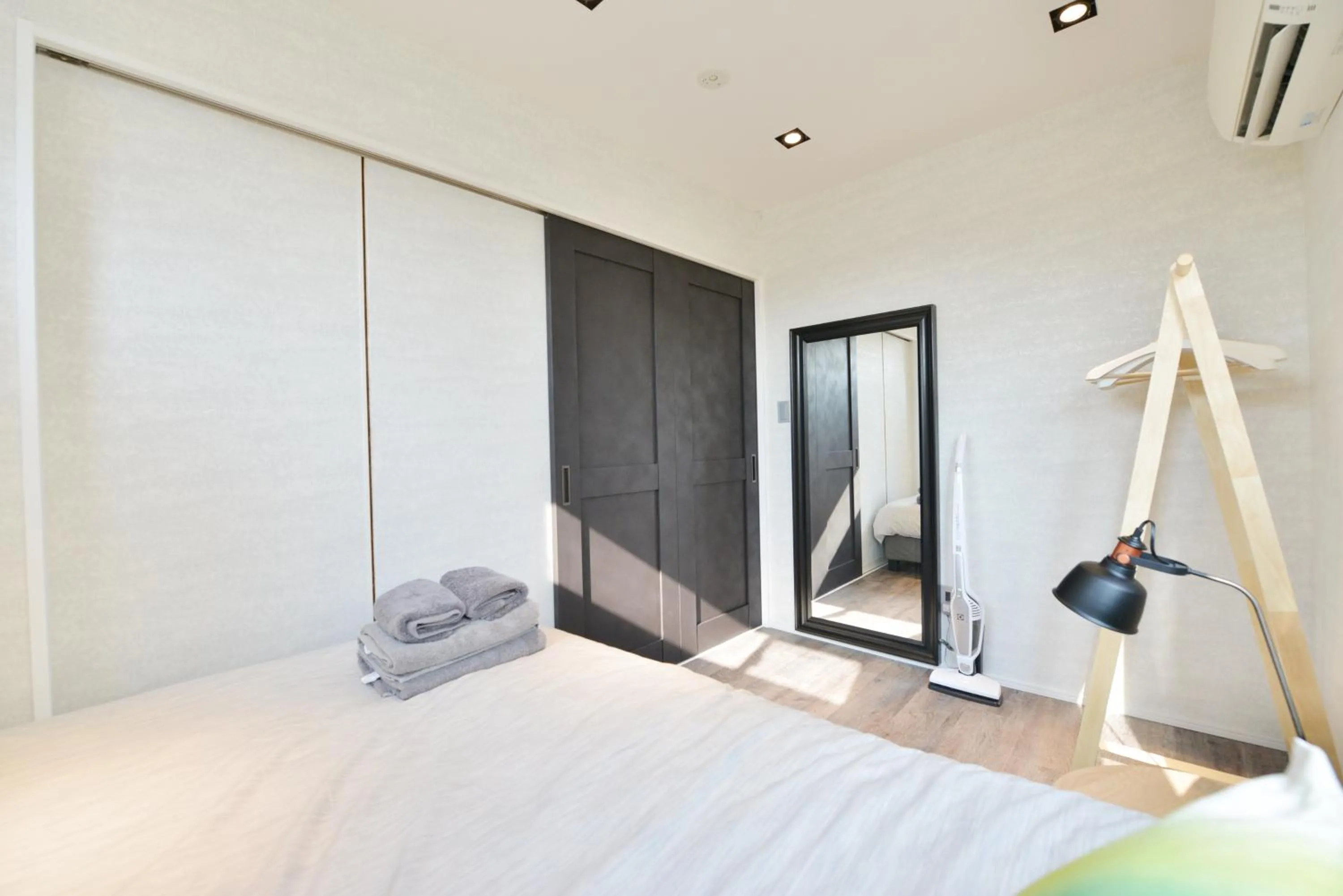 Bedroom, Bed in Real Life Meguro River