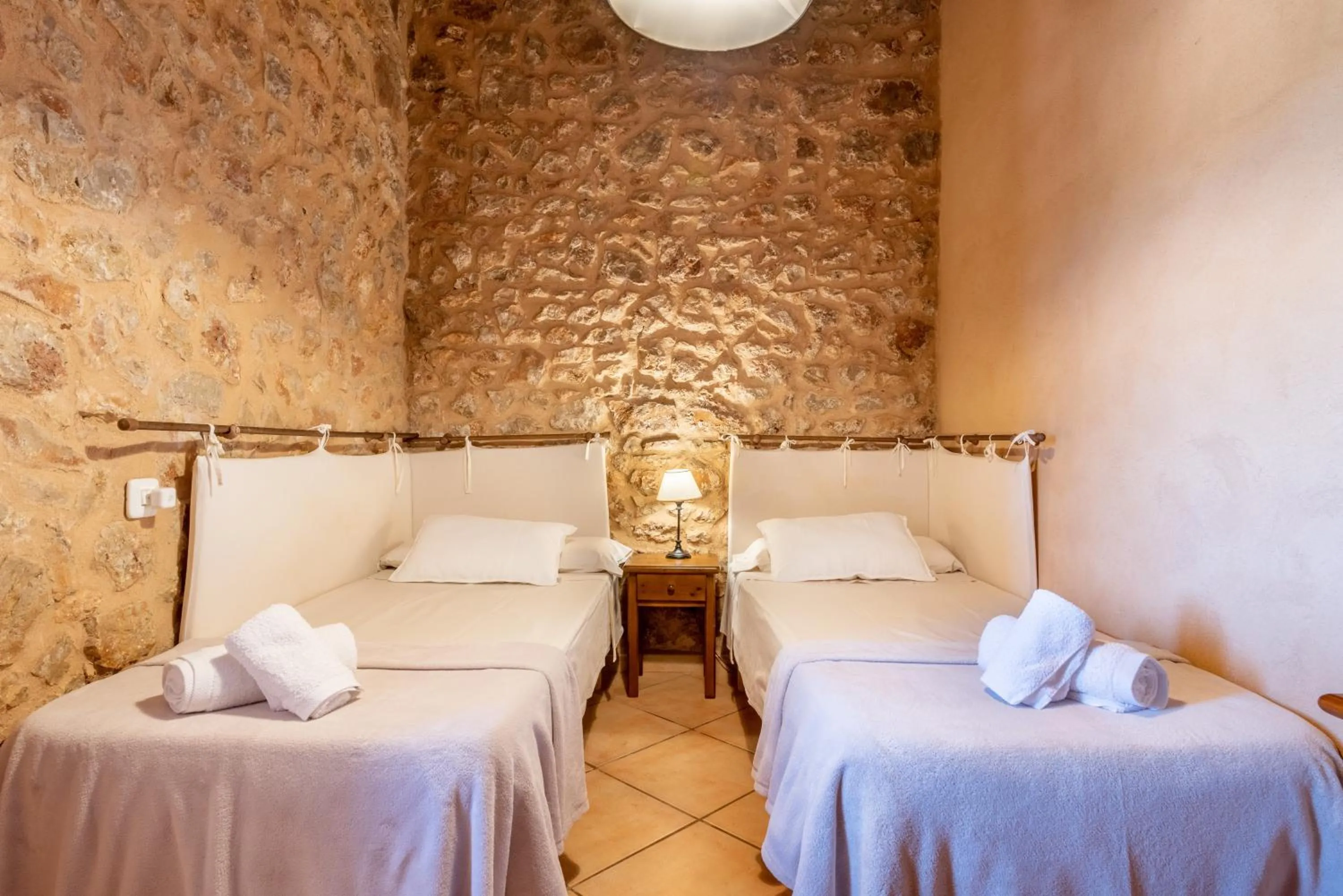 Property building, Bed in Son Xigala