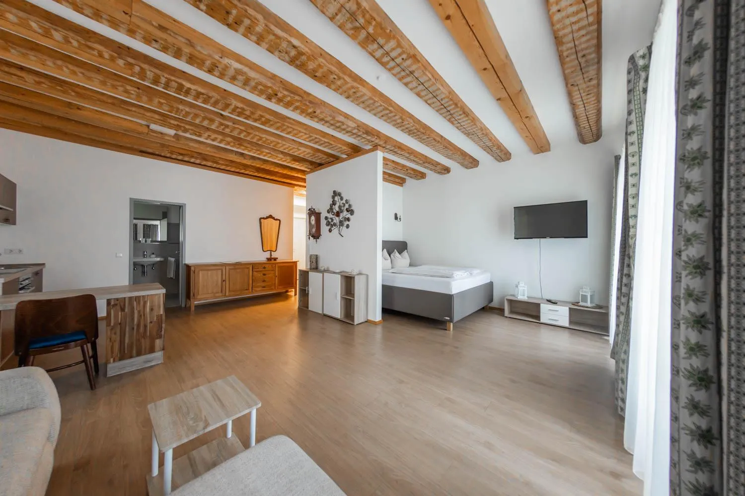 Kitchen or kitchenette, Bed in Hotel Freischütz Apartments