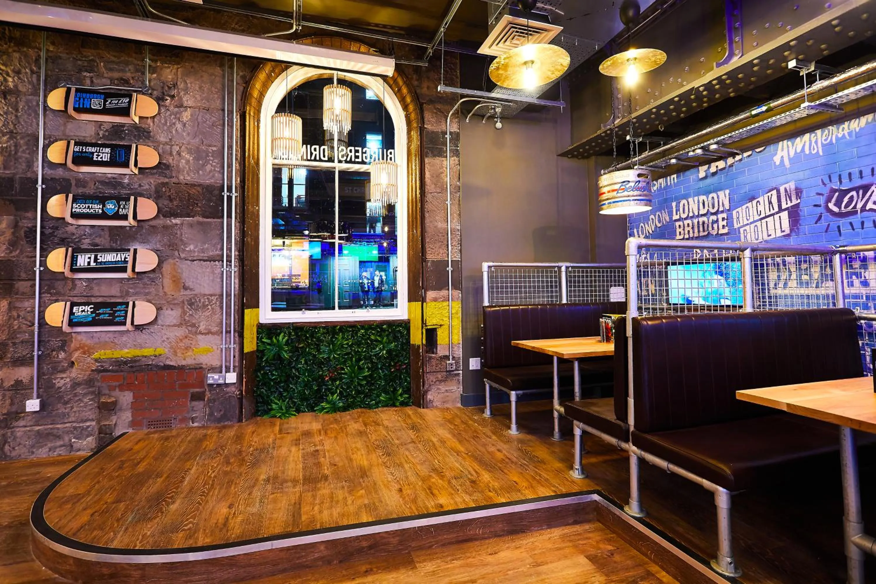 Lounge or bar in St Christopher's Inn Edinburgh - Old Town