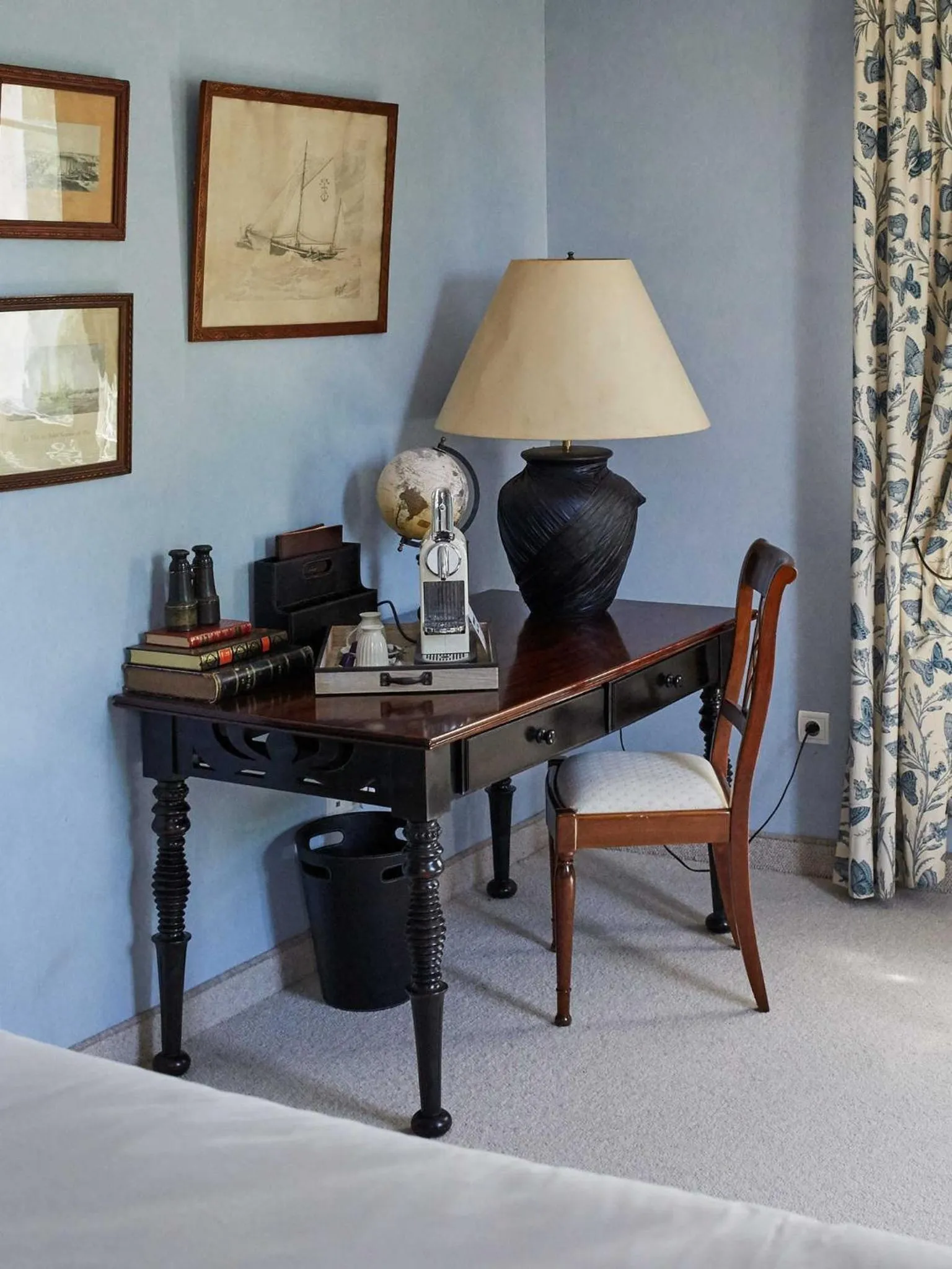 Seating area, Bed in Les Prés D'ondine