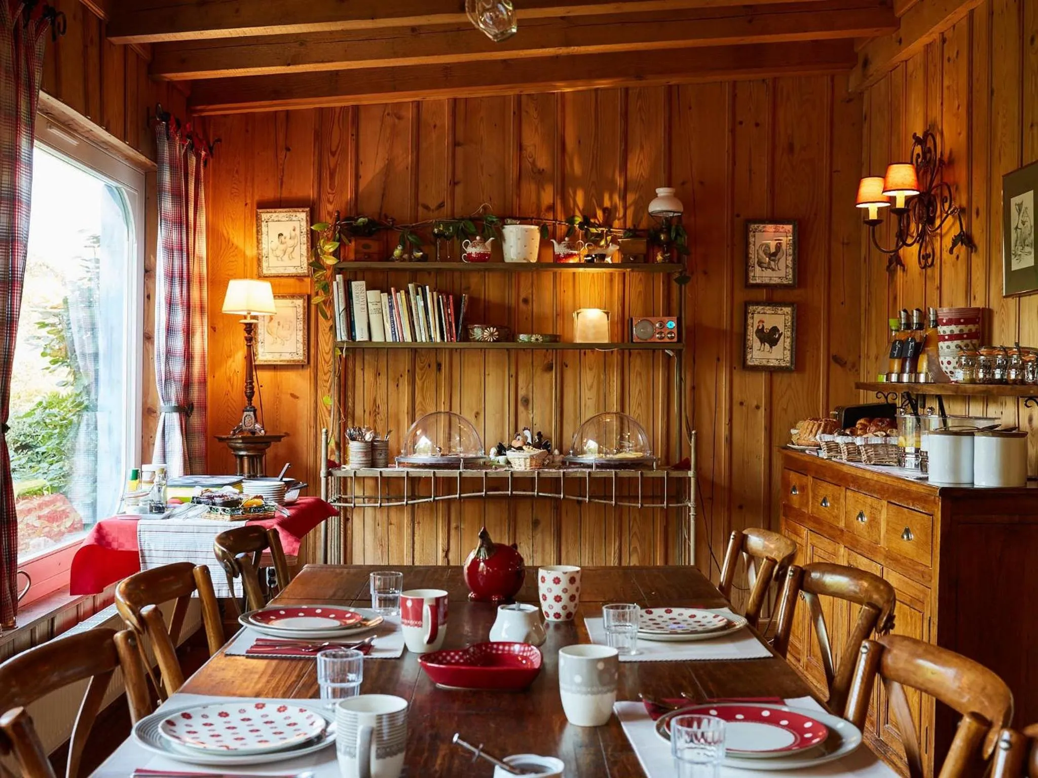 Restaurant/places to eat in Les Prés D'ondine