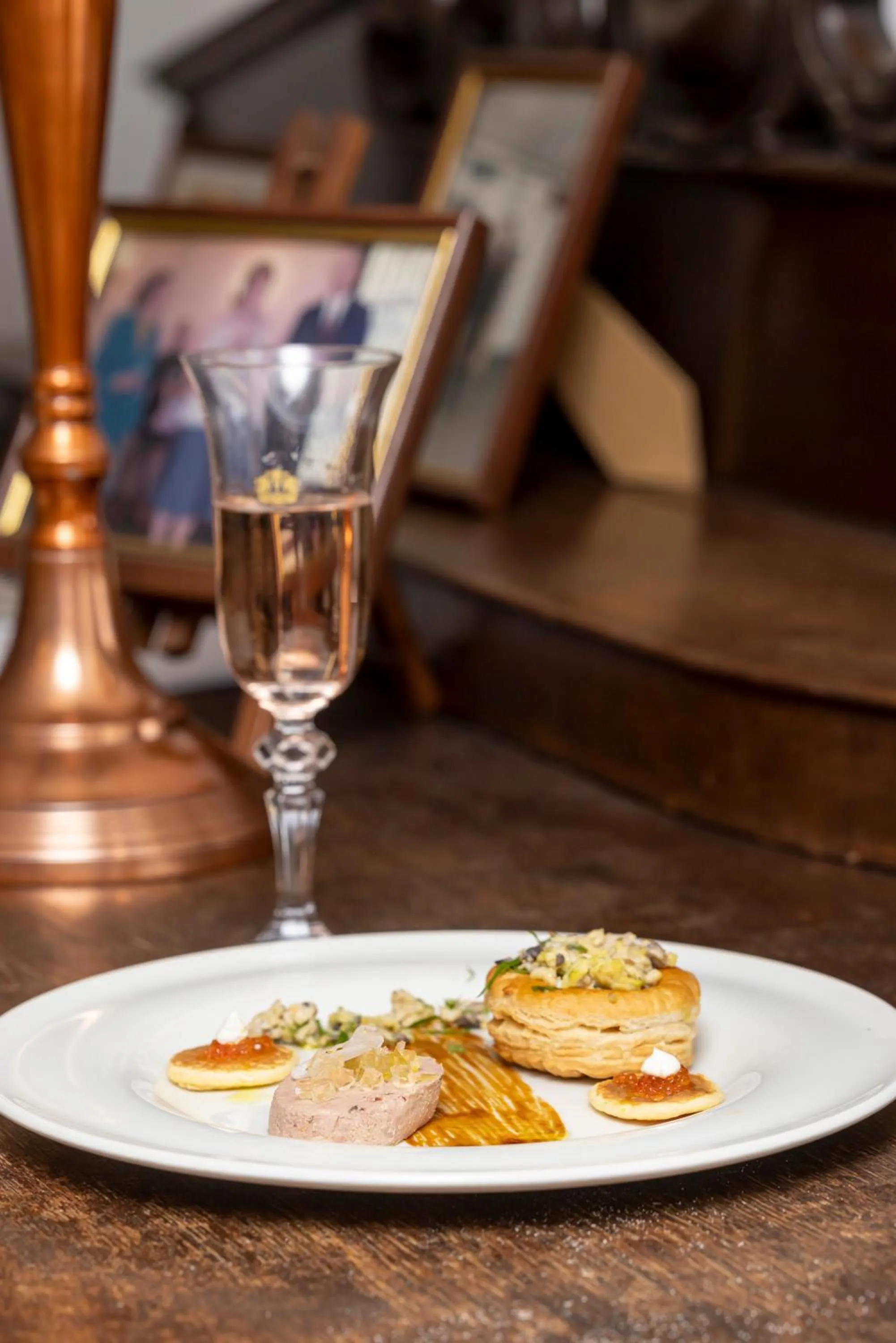 Restaurant/places to eat in Pensiunea Rhein