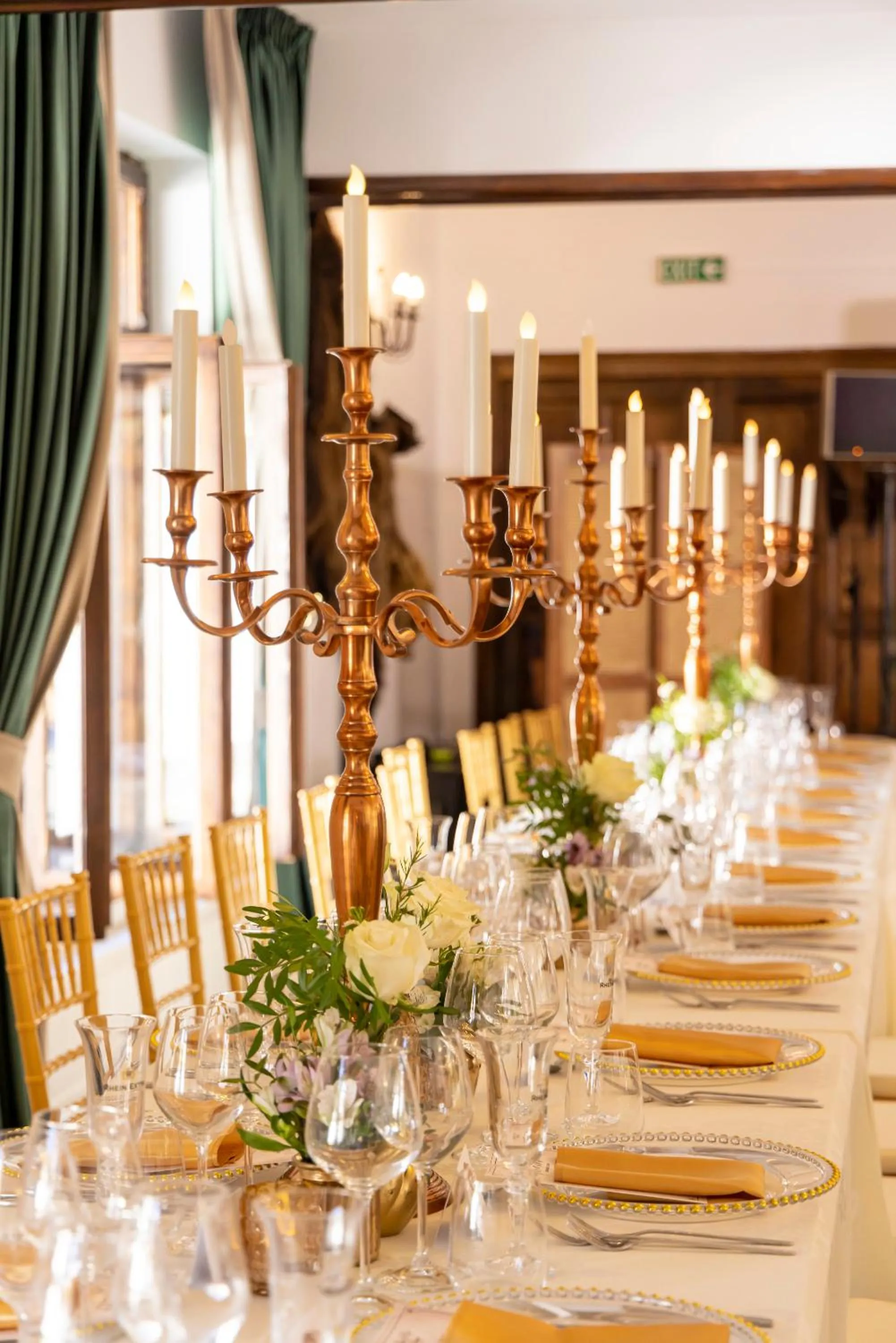 Restaurant/places to eat in Pensiunea Rhein