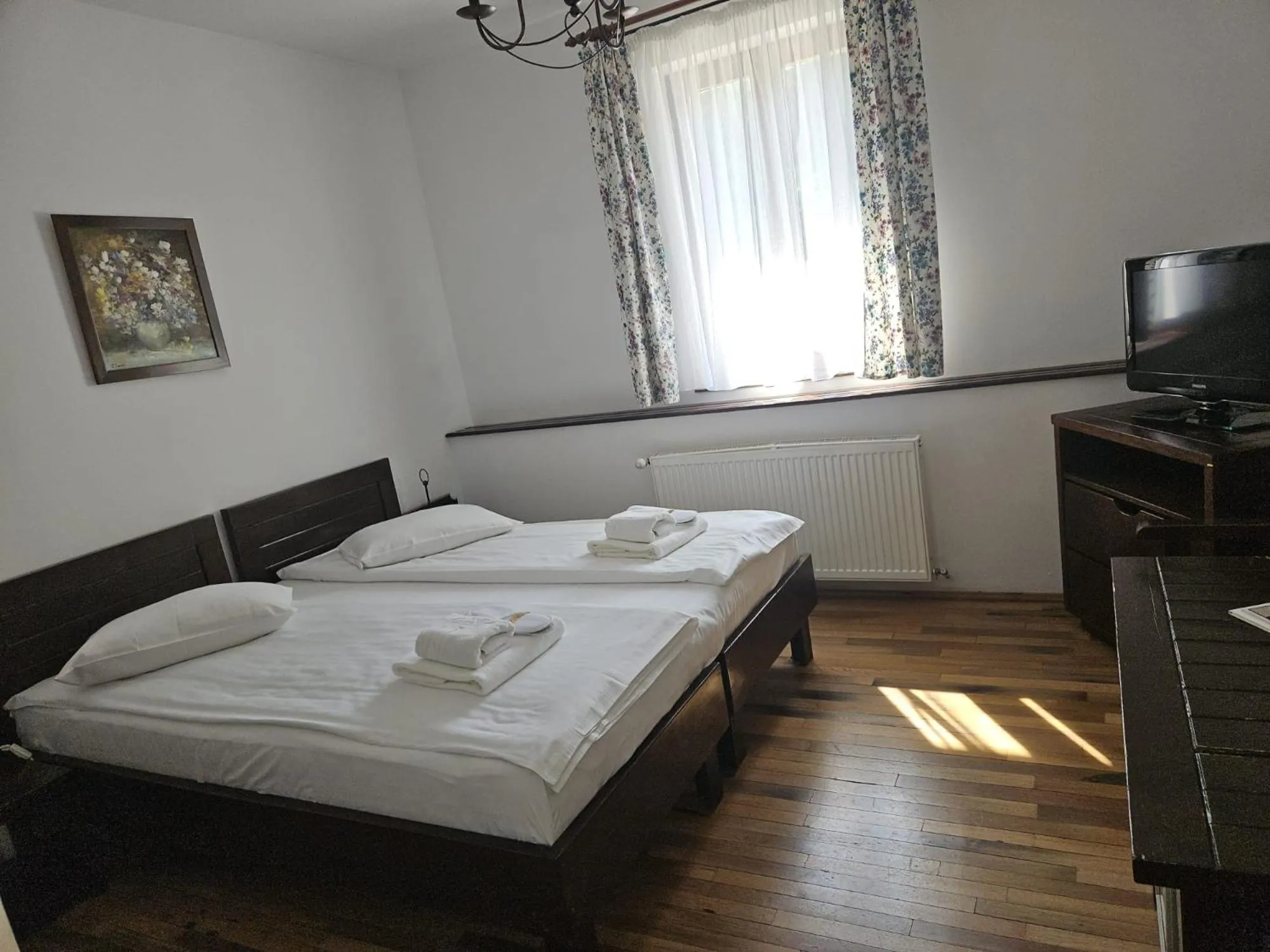 Photo of the whole room, Bed in Pensiunea Rhein