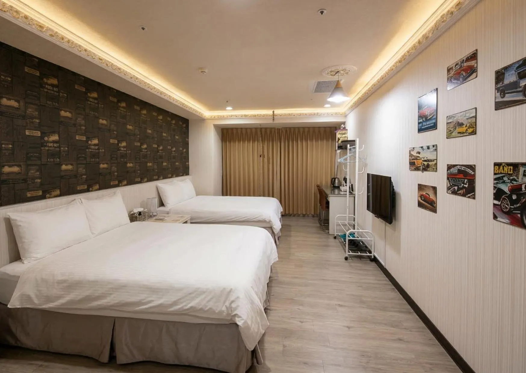 Photo of the whole room, Bed in Ezstay Station