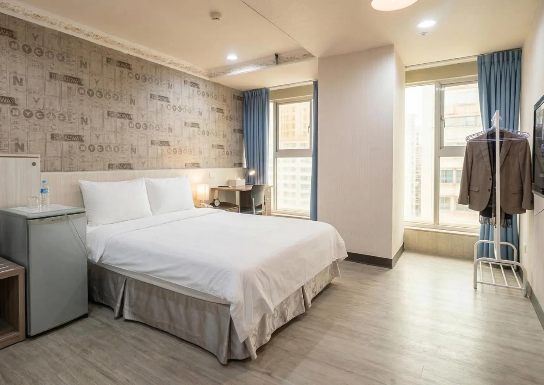 Photo of the whole room, Bed in Ezstay Station