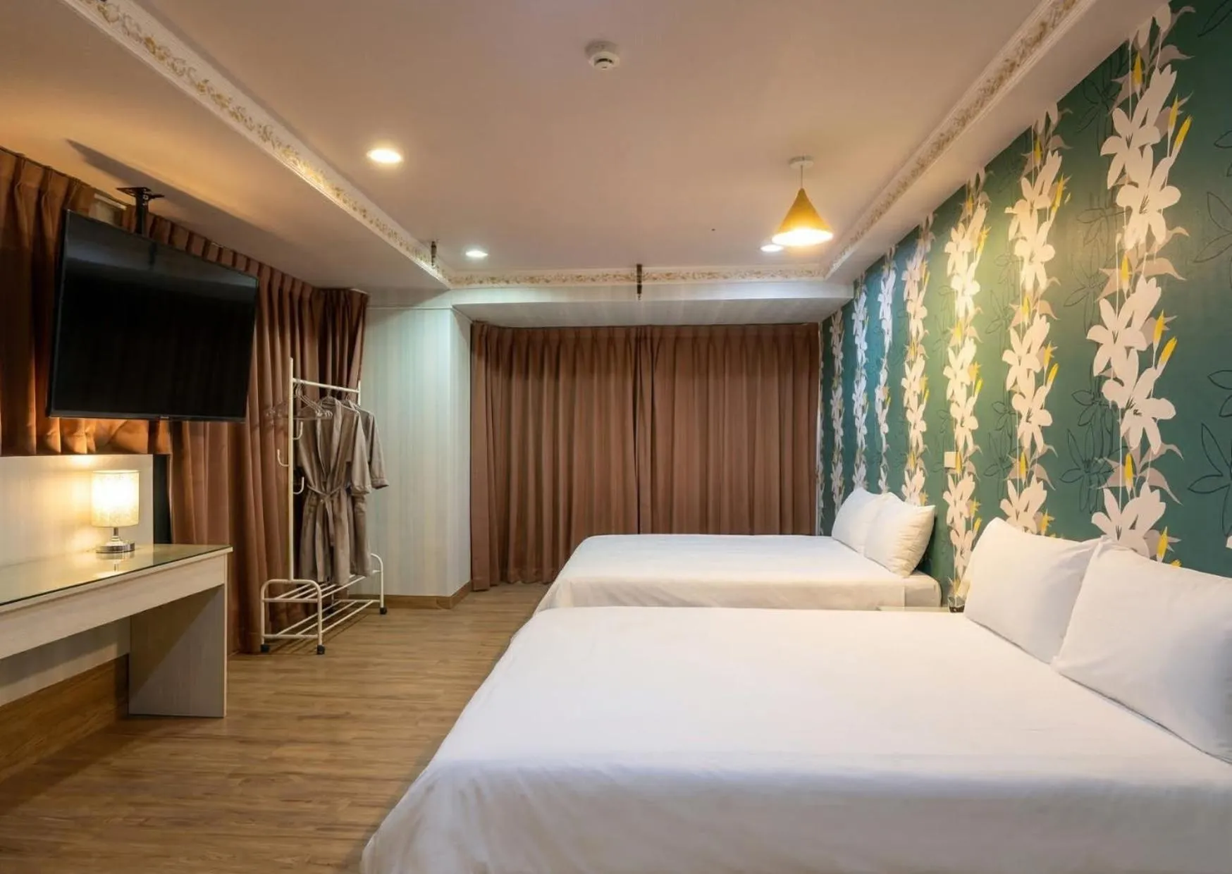 Photo of the whole room, Bed in Ezstay Station
